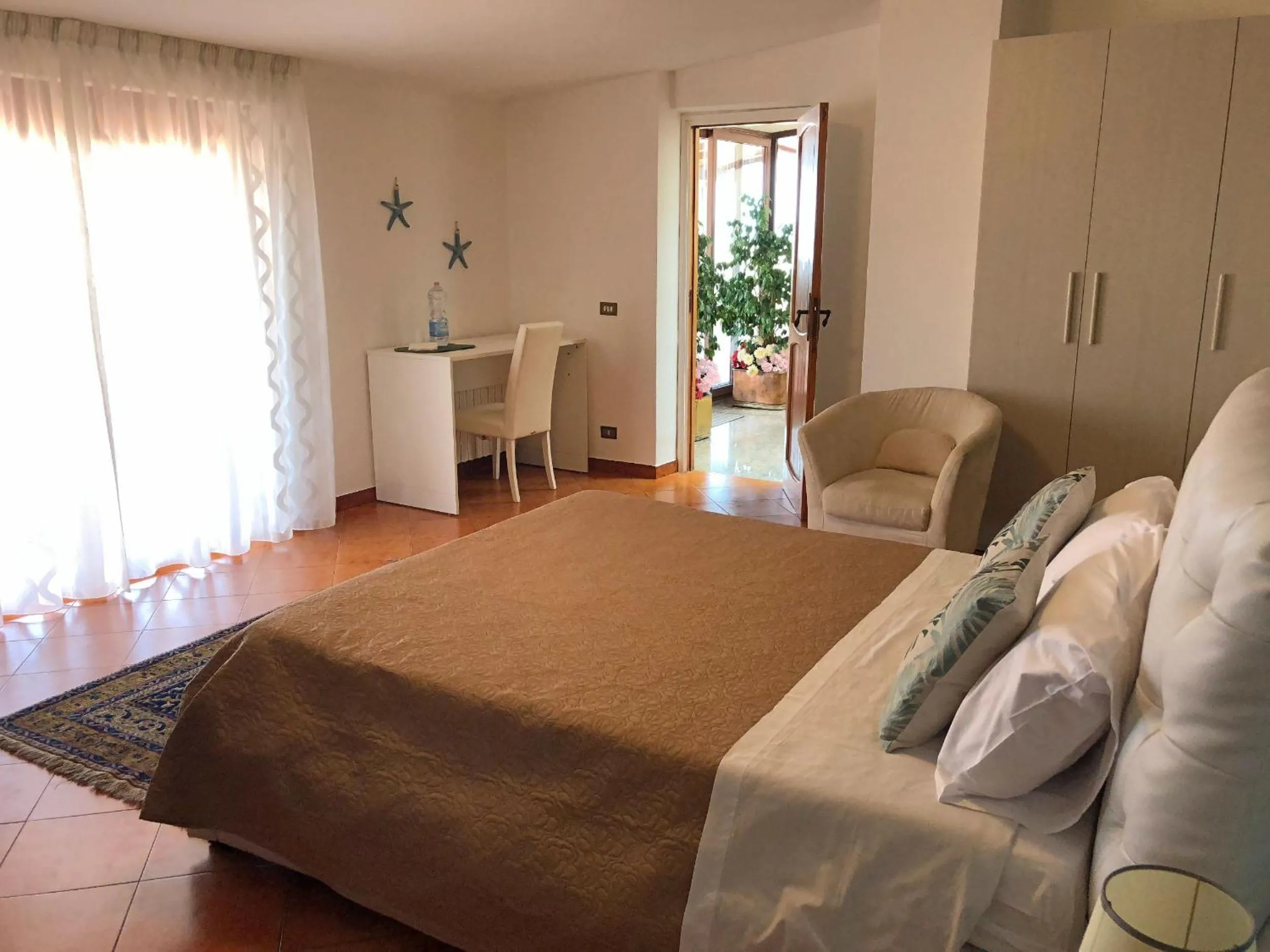 Photo of the whole room, Bed in I Faraglioni Comfort Rooms
