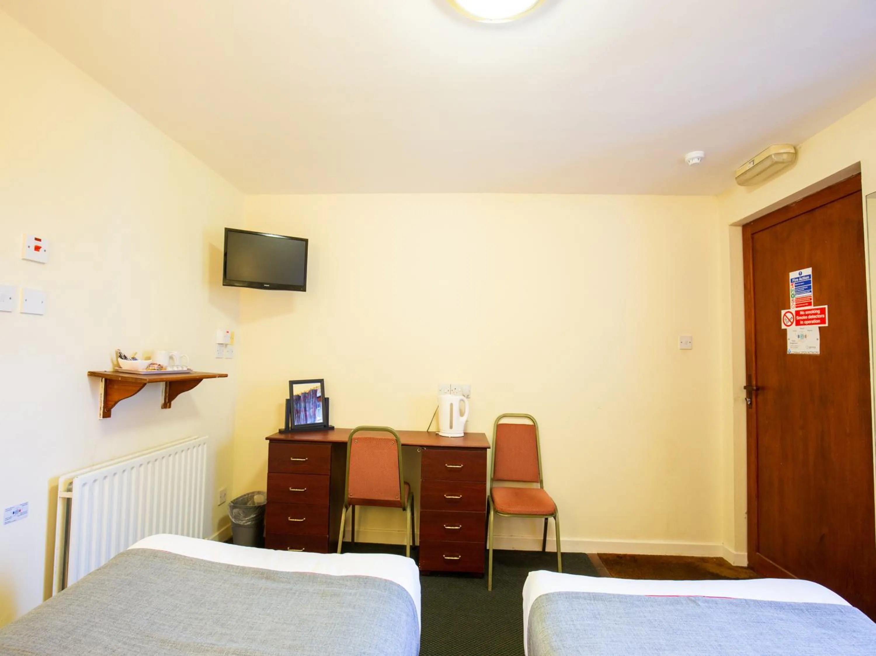 Seating area, Bed in Longforgan Coaching Inn