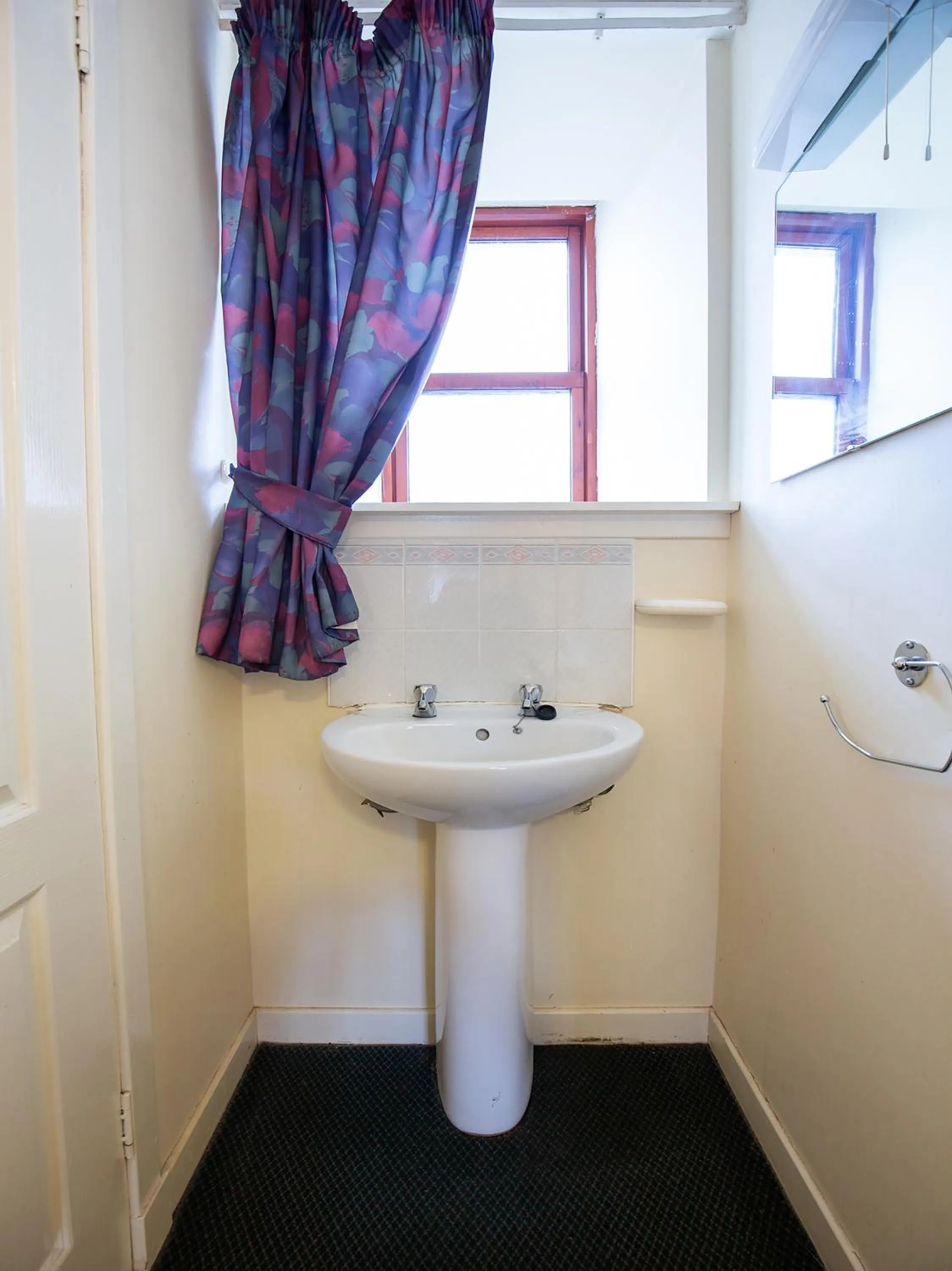 Bathroom in Longforgan Coaching Inn