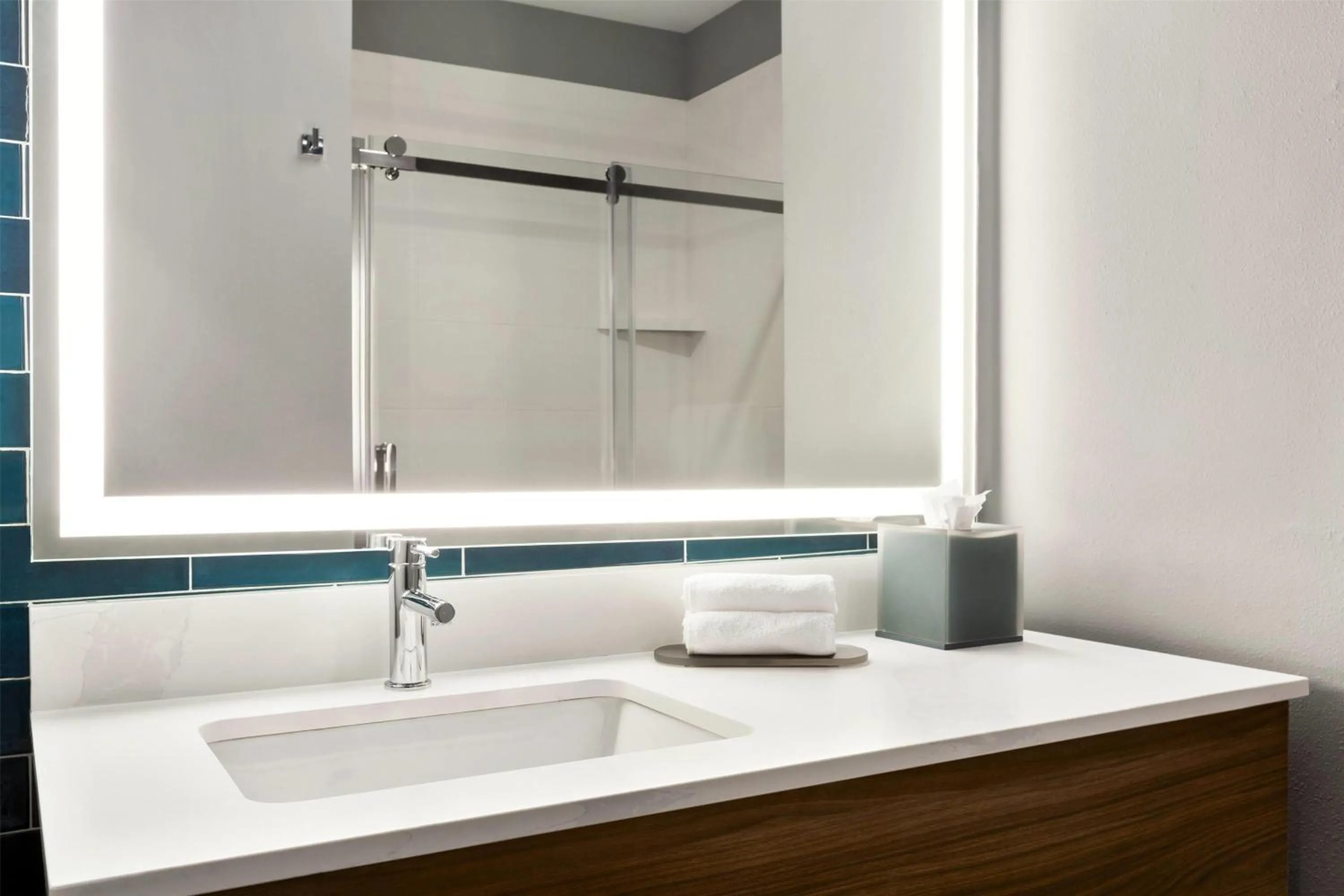 Bathroom in La Quinta Inn & Suites by Wyndham Mount Laurel Moorestown