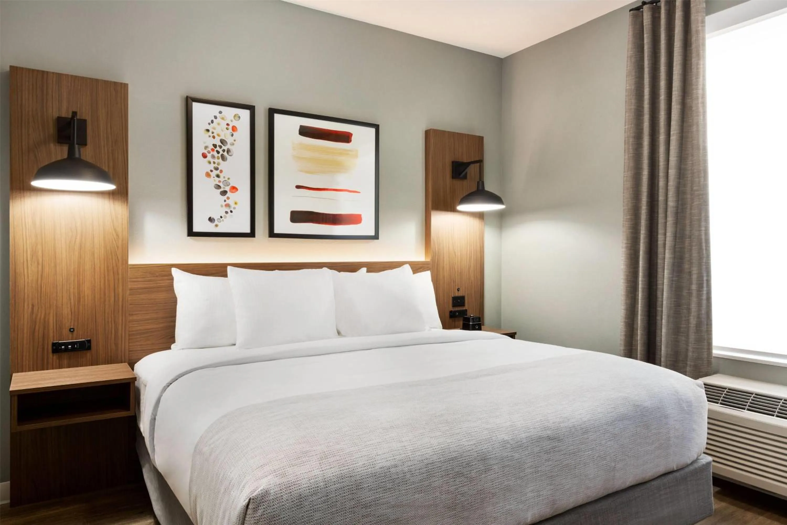 Photo of the whole room, Bed in La Quinta Inn & Suites by Wyndham Mount Laurel Moorestown