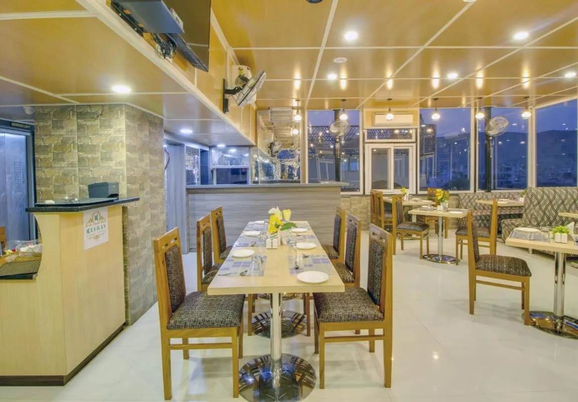 Restaurant/places to eat in Jasoda Heritage Hotel Near Hawa Mahal