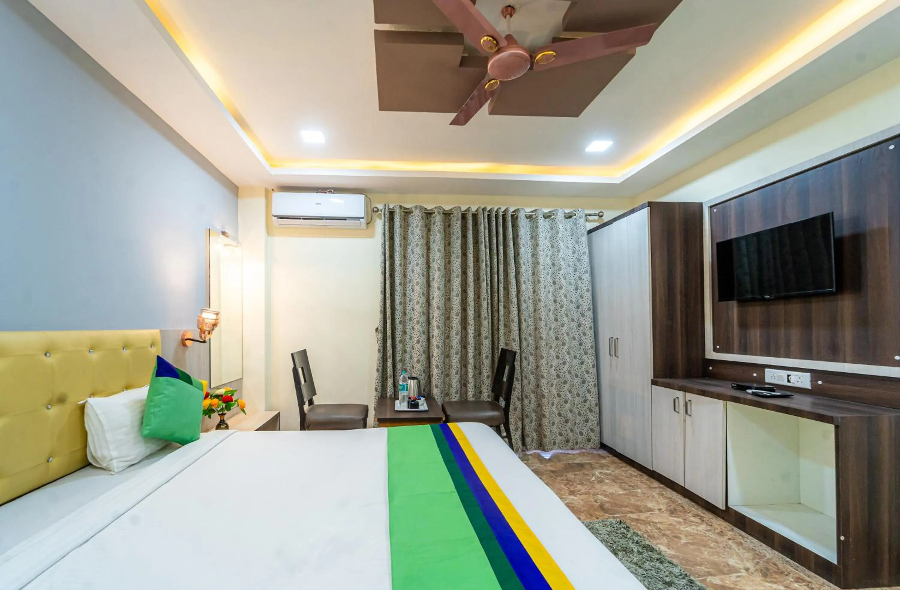 Bedroom in Treebo Seven Days, Mahabaleshwar