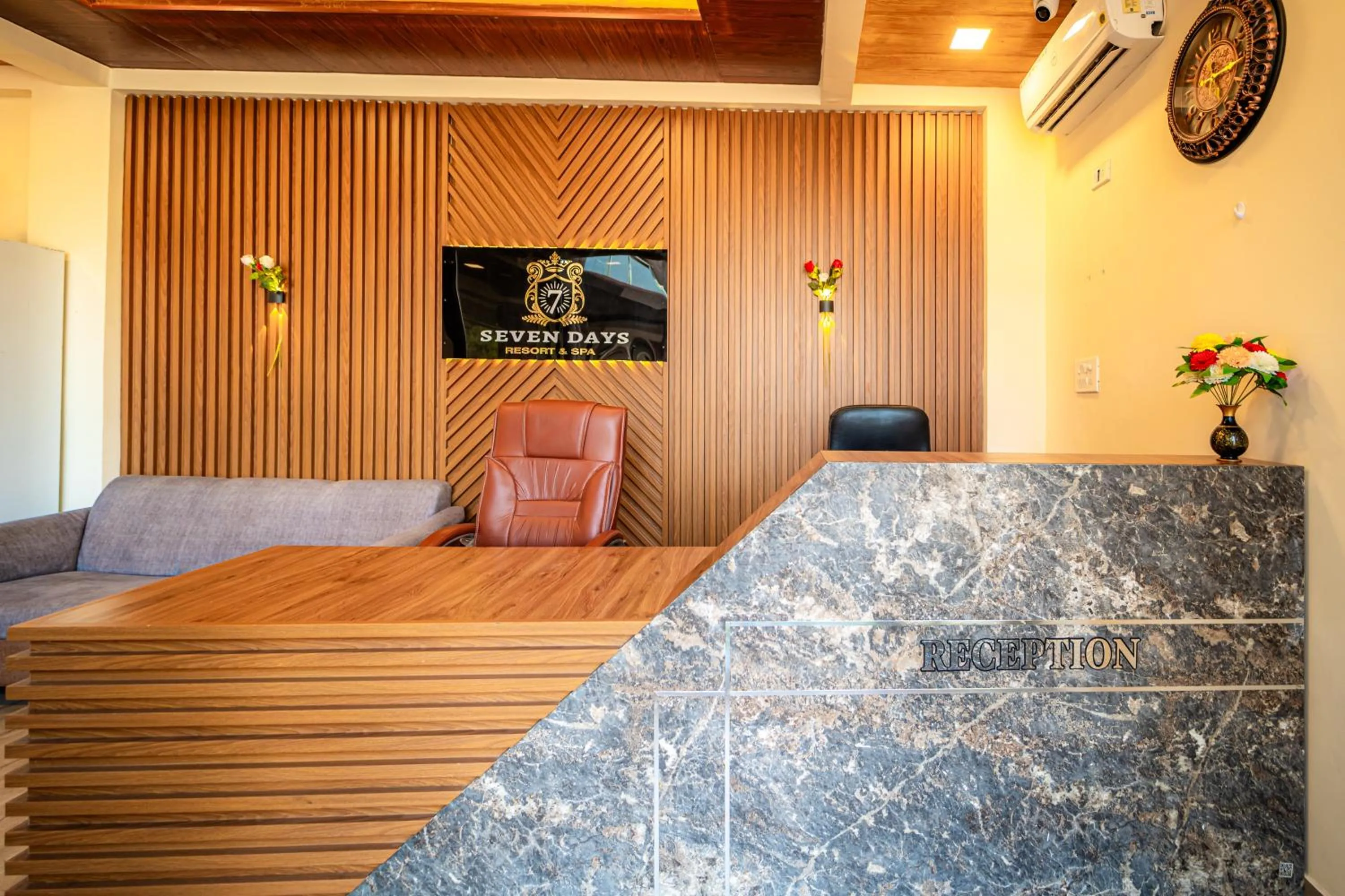 Lobby or reception in Treebo Seven Days, Mahabaleshwar