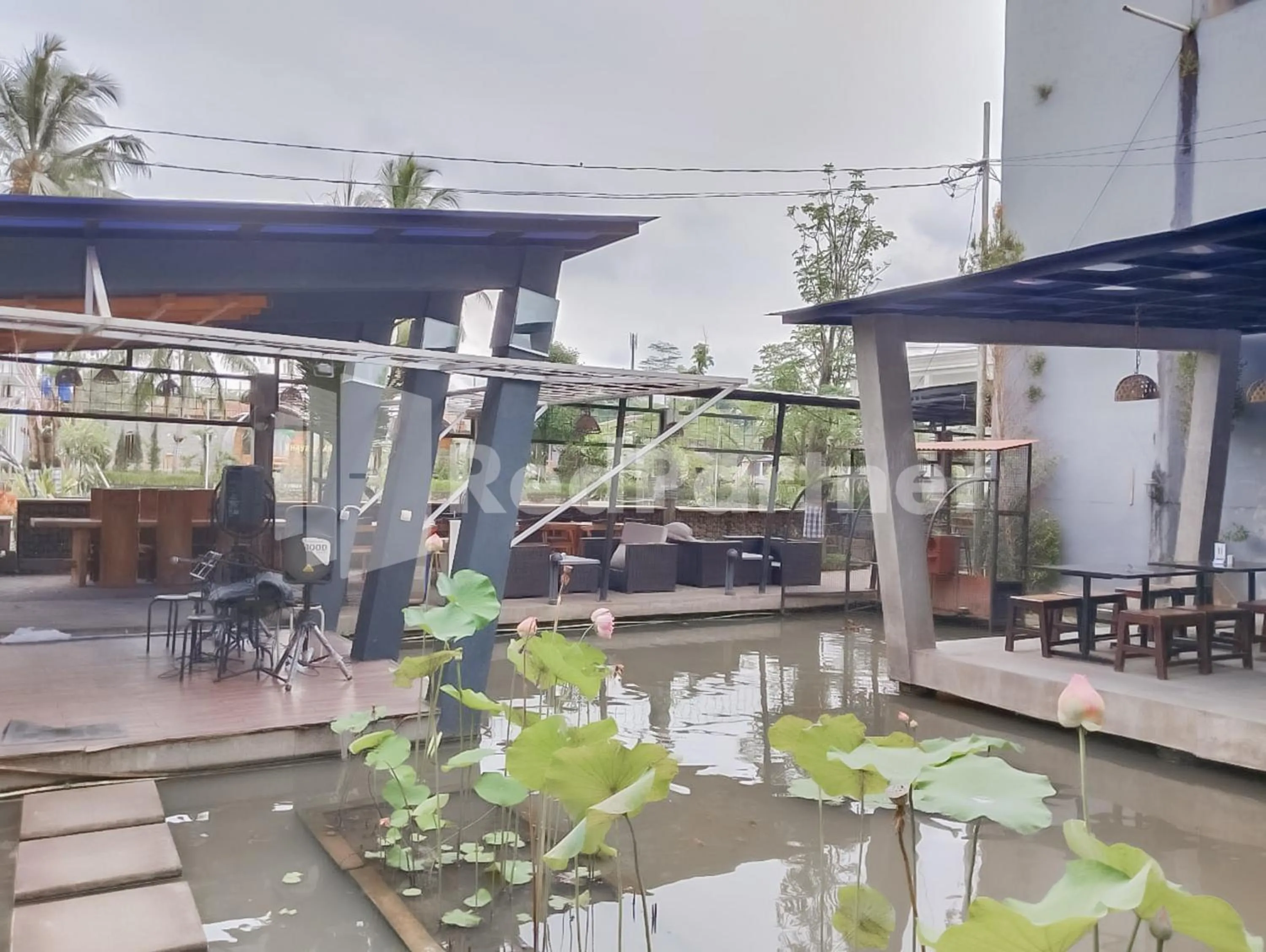 Property building in Khayrizsan Guest House Mitra RedDoorz