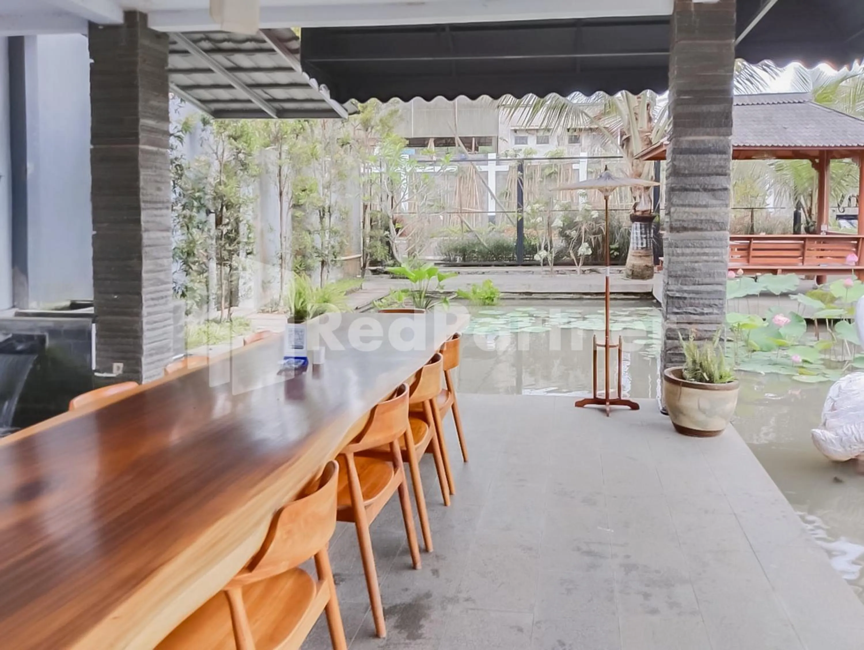 Seating area in Khayrizsan Guest House Mitra RedDoorz