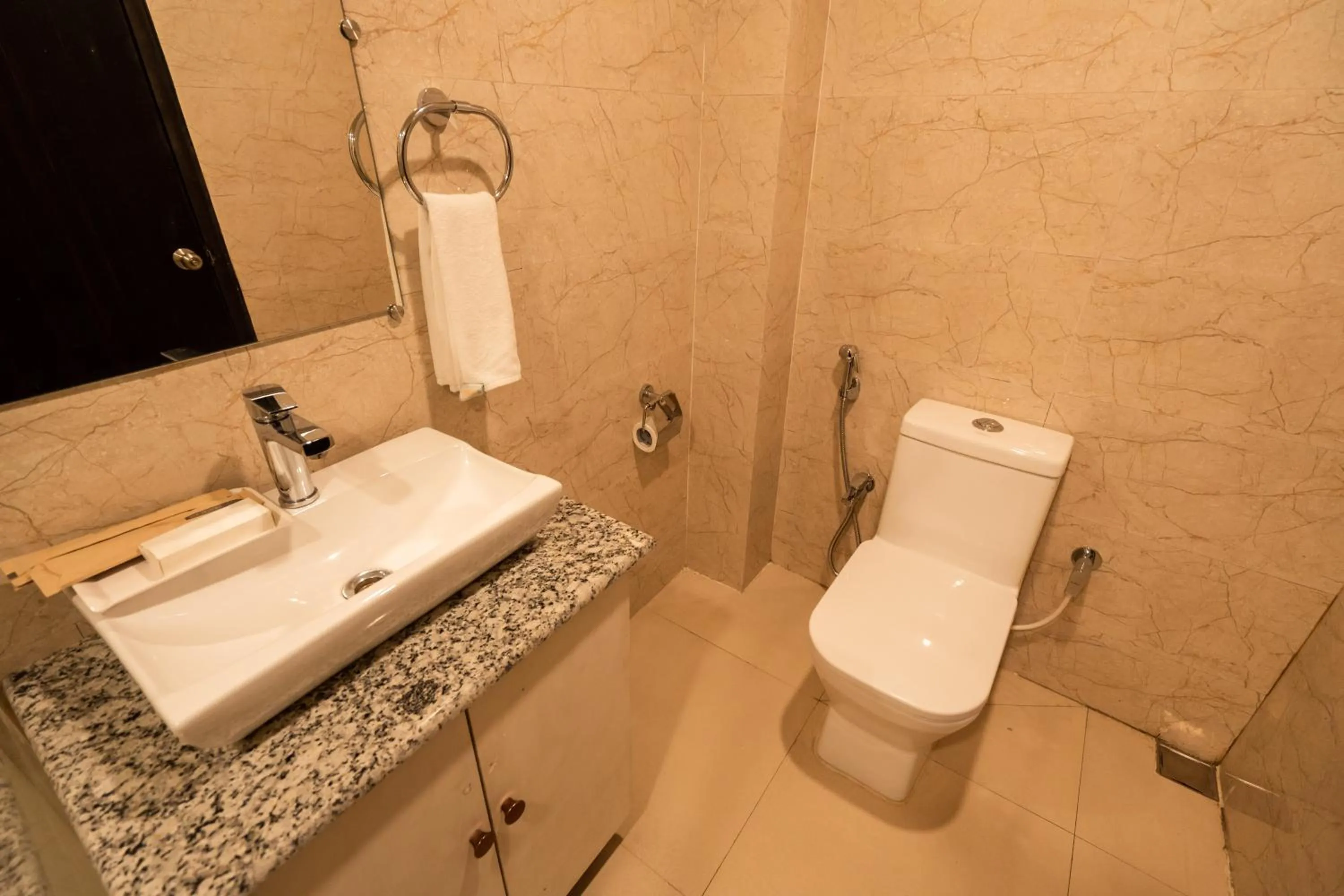 Toilet in ROYALE LALAWI HOTEL