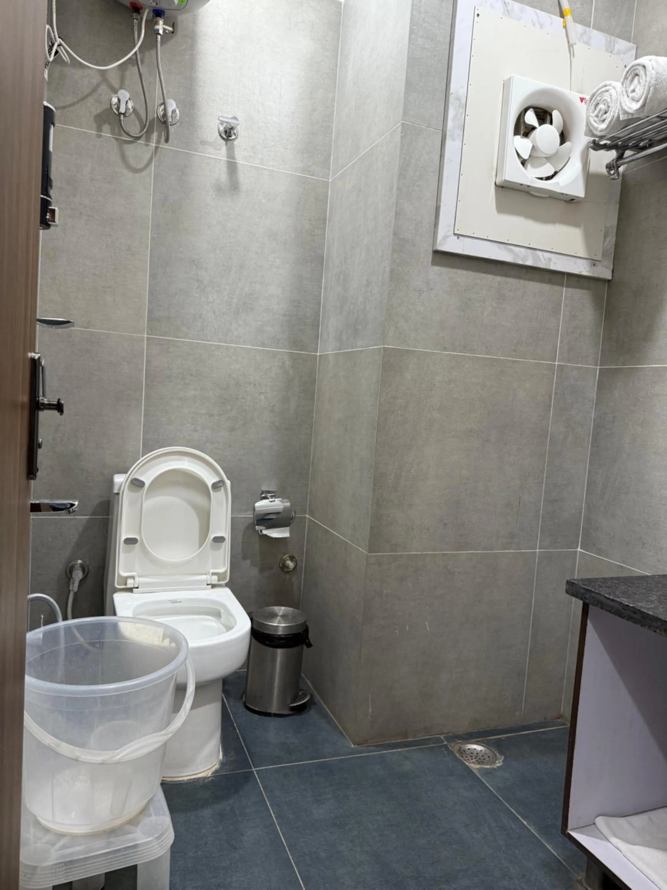 Toilet in Hotel 7 Heaven