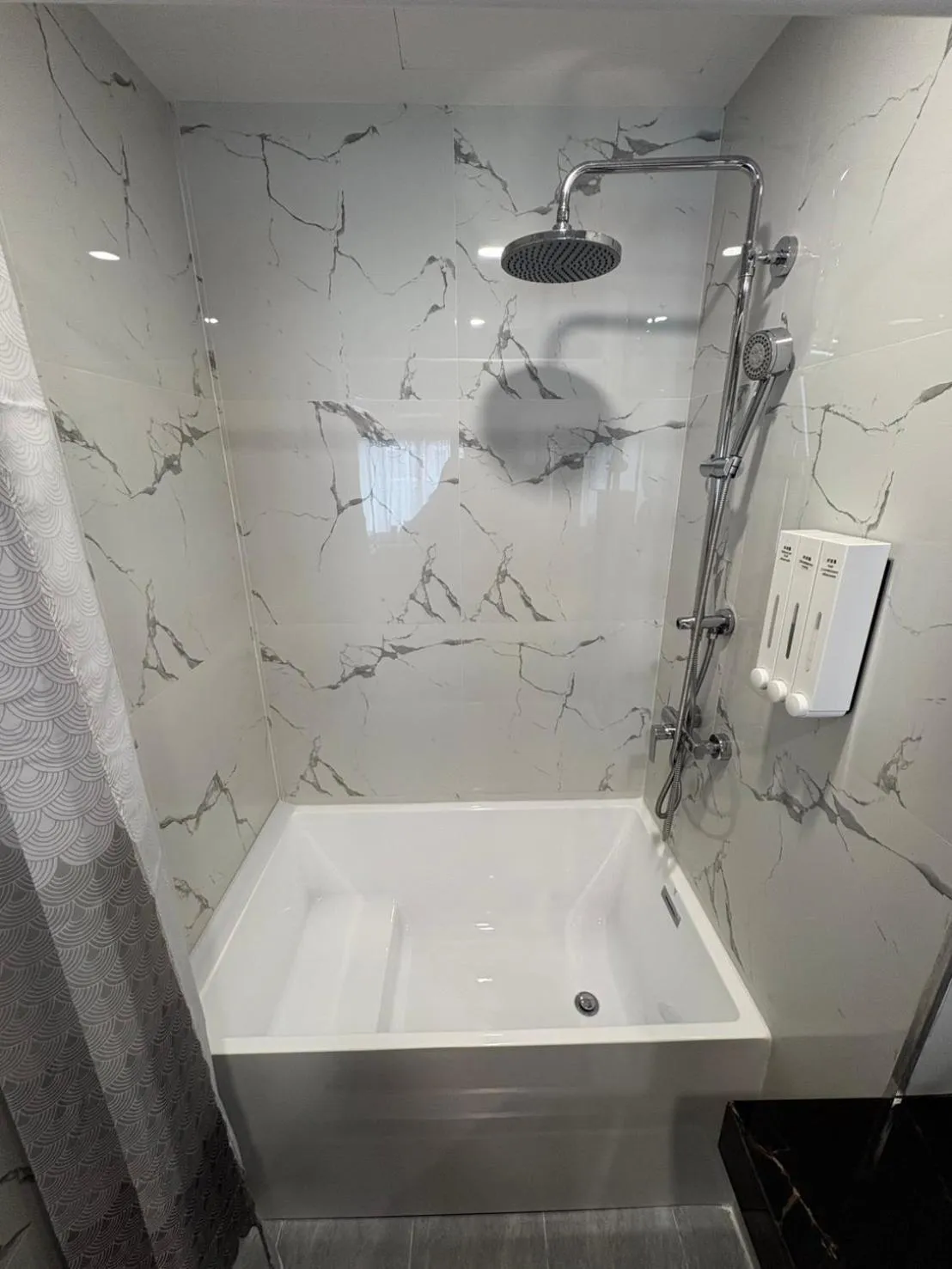 Bath in Chinatown Living Hatyai