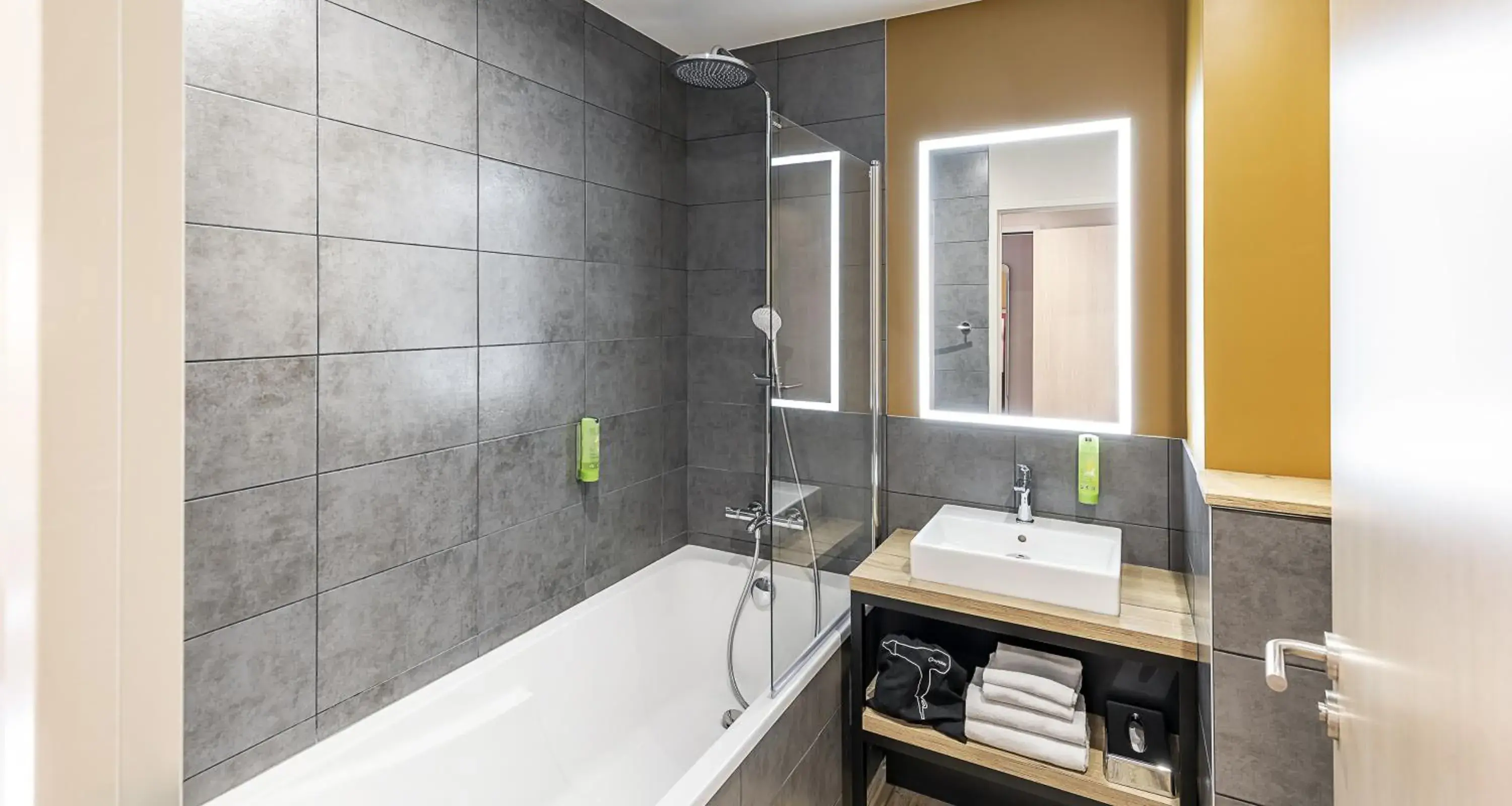 Standard Queen Room - Non-Smoking in Best Western Coeur de Maurienne Hotel Restaurant & Spa Standard Queen Room - Non-Smoking in Best Western Coeur de Maurienne Hotel Restaurant & Spa