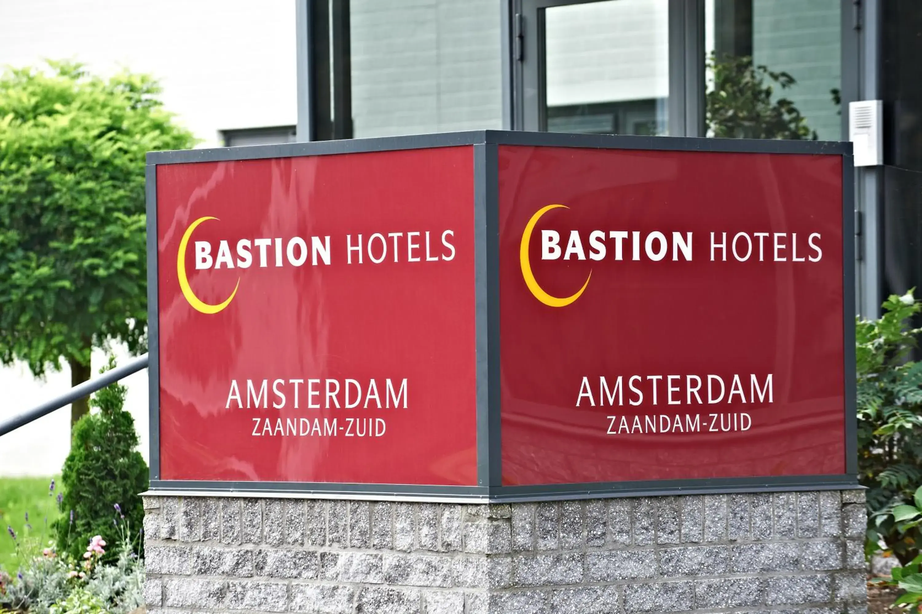 Facade/entrance in Bastion Hotel Zaandam Facade/entrance in Bastion Hotel Zaandam