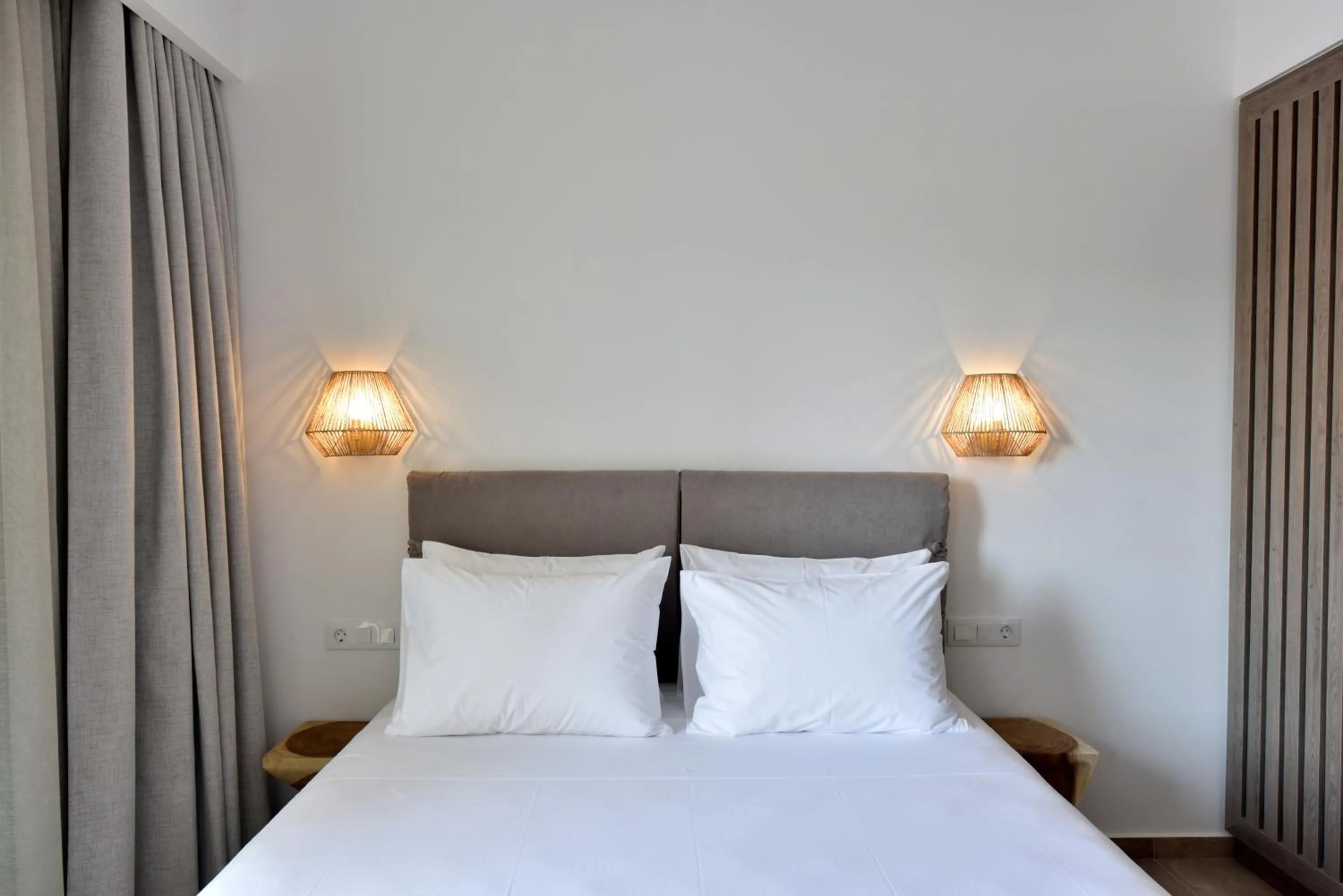 Bed in Anais Milos Suites