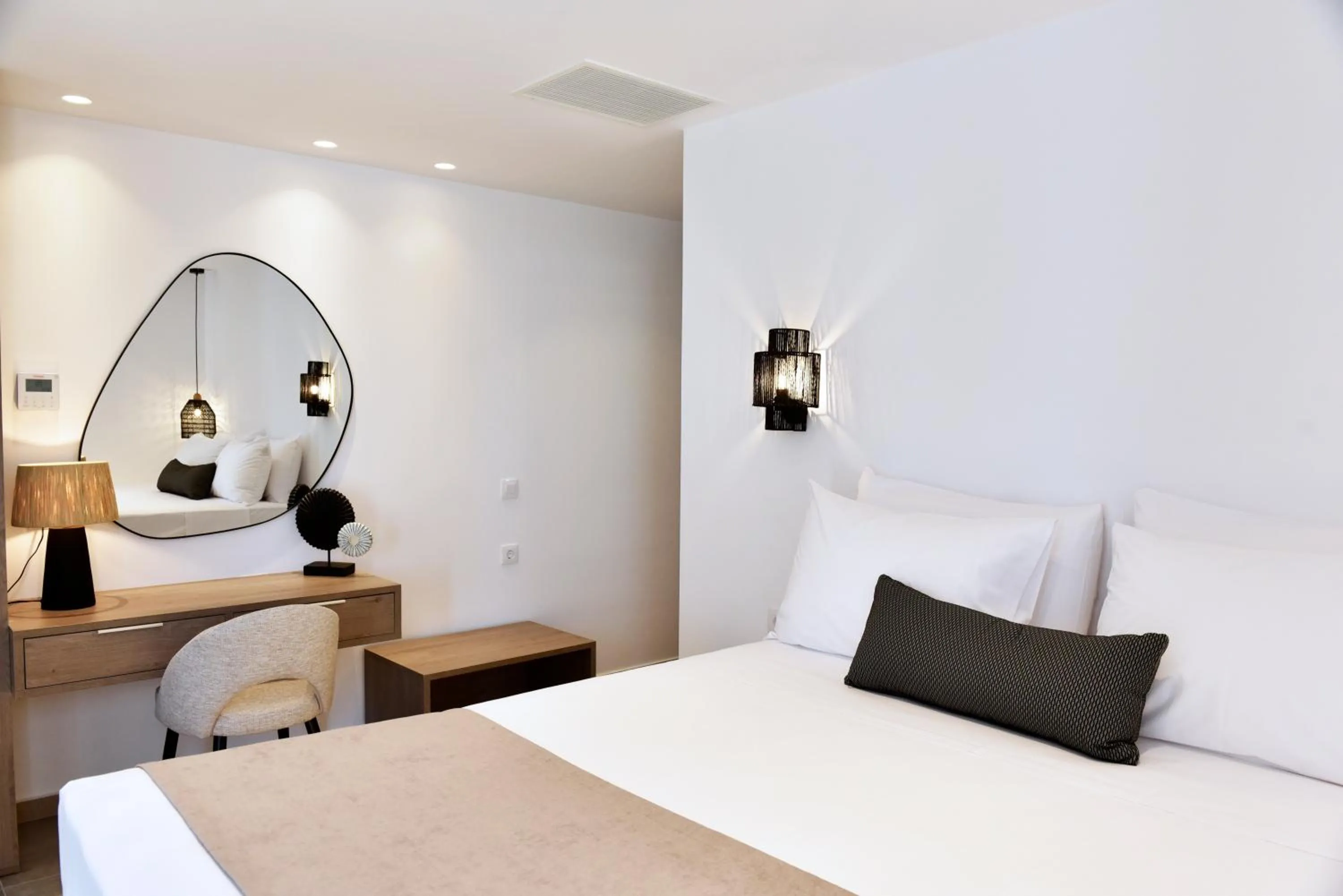 Bed in Anais Milos Suites