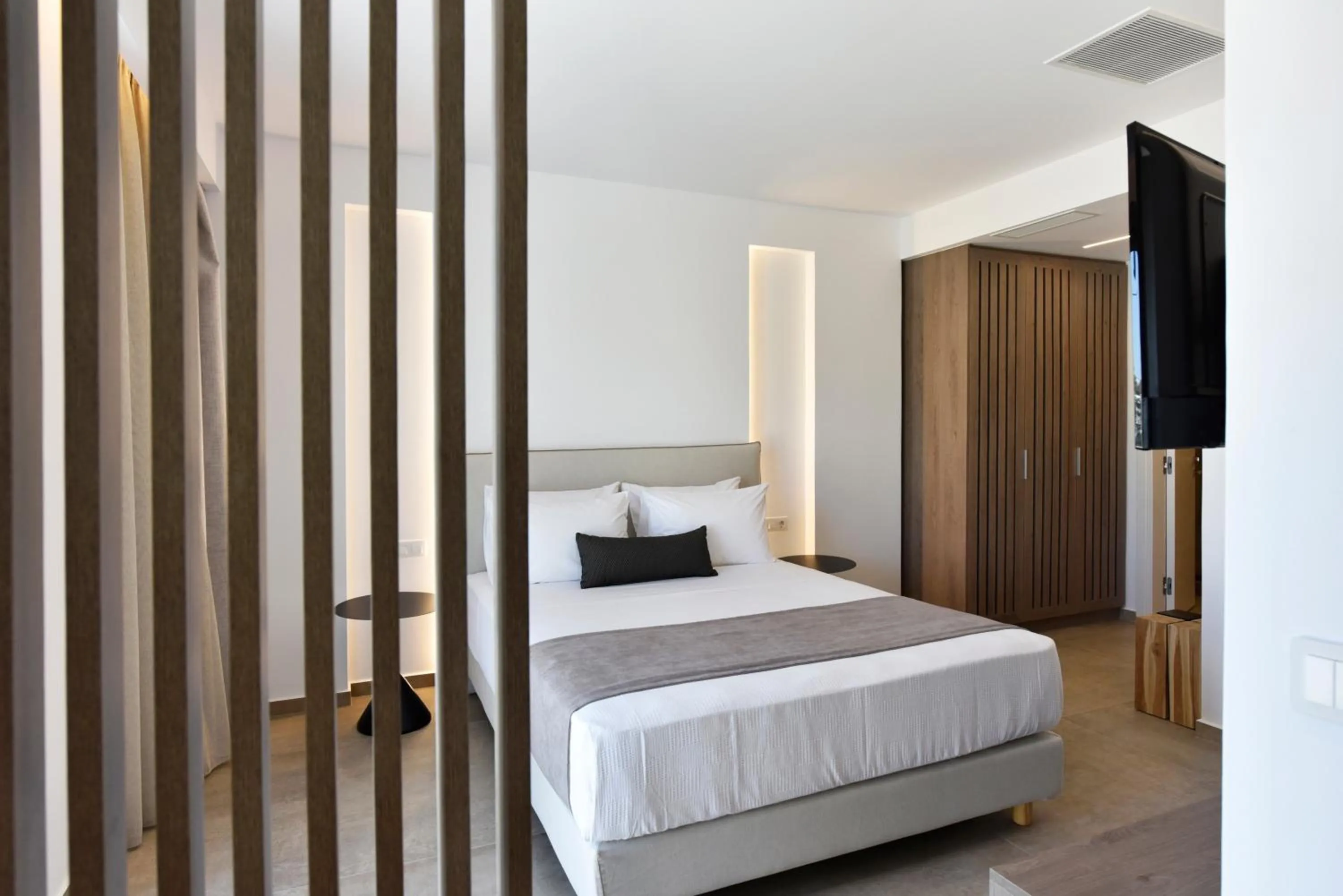 Bed in Anais Milos Suites