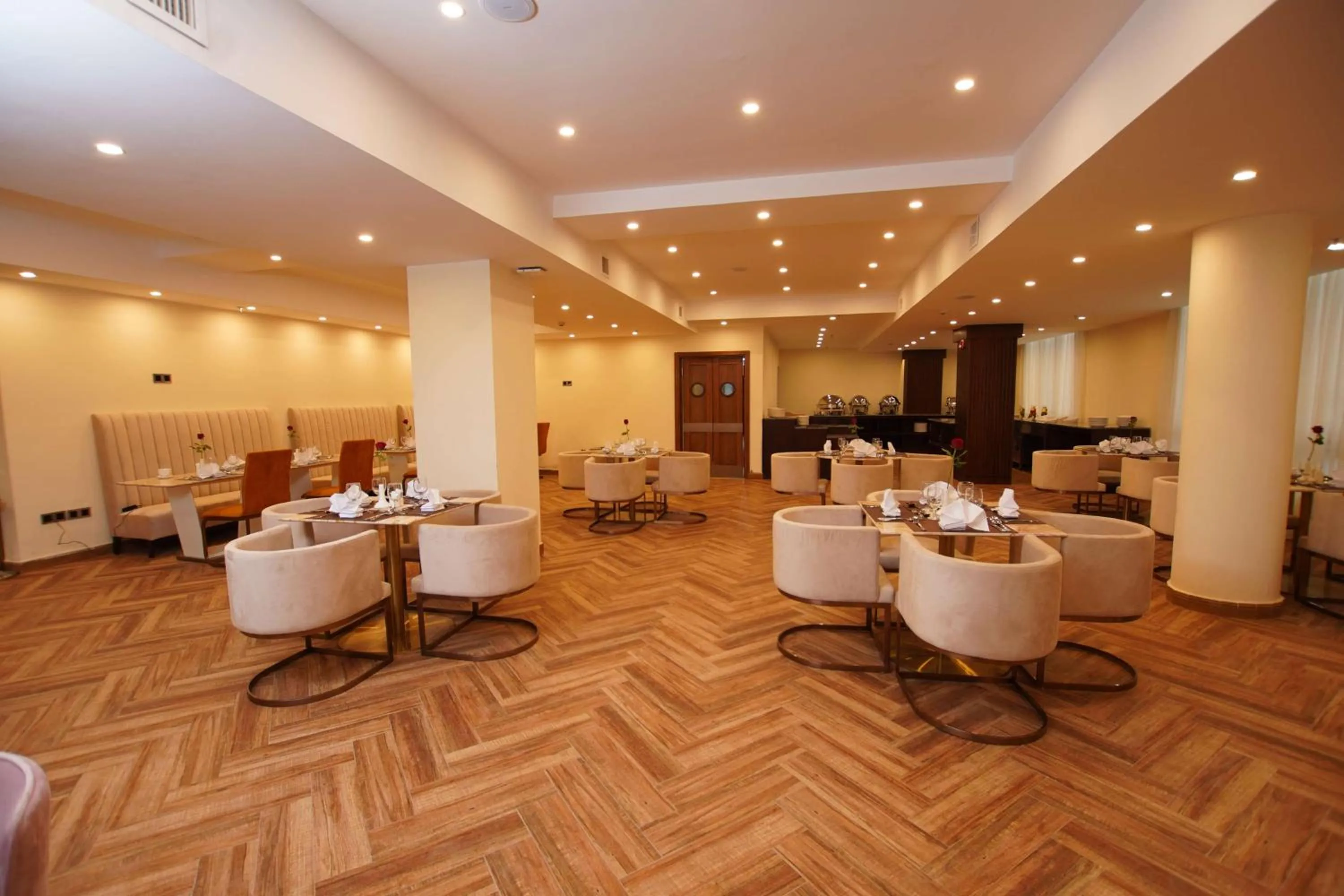 Restaurant/places to eat in Best Western Premier Dynasty