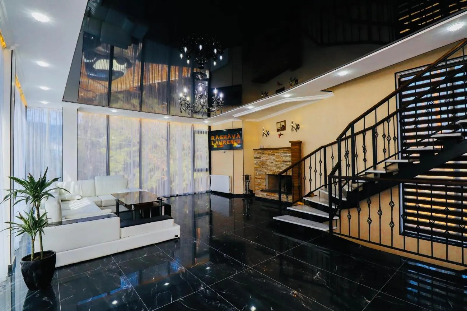 Communal lounge/ TV room in Hotel Evergreen