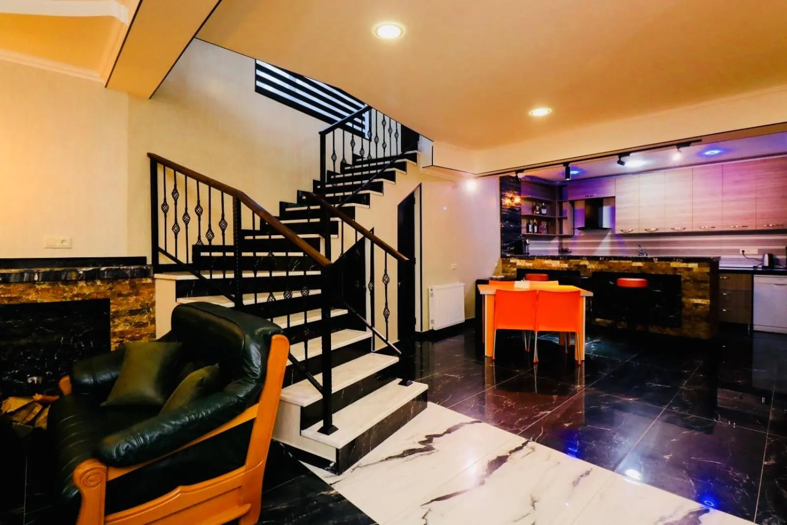 Kitchen or kitchenette in Hotel Evergreen