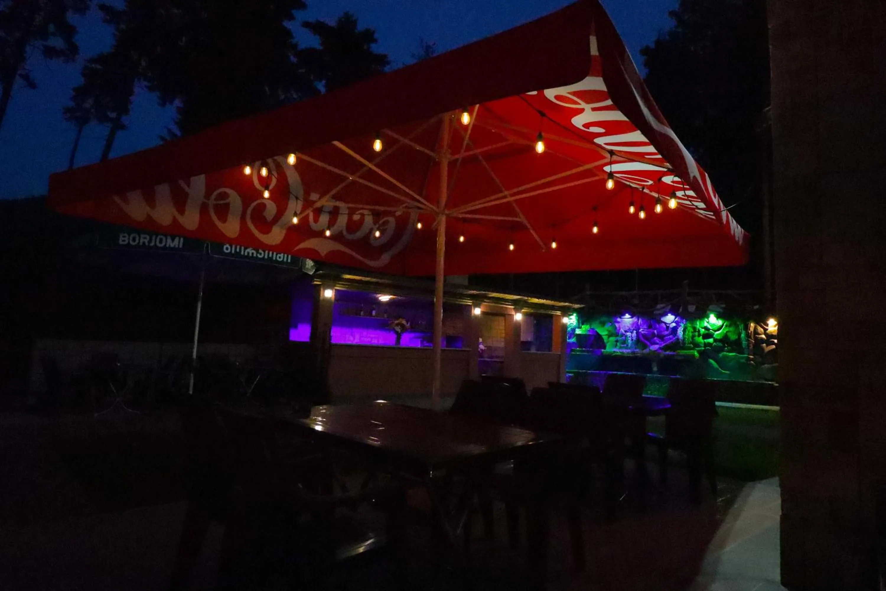 Restaurant/places to eat in Hotel Evergreen