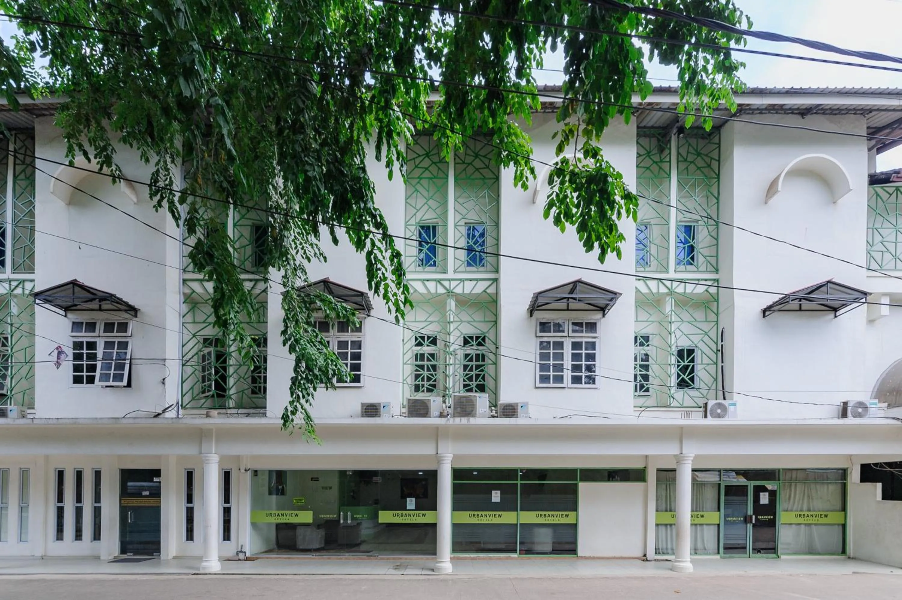 Facade/entrance in Urbanview Hotel Kansa near Harbour Bay Batam by RedDoorz