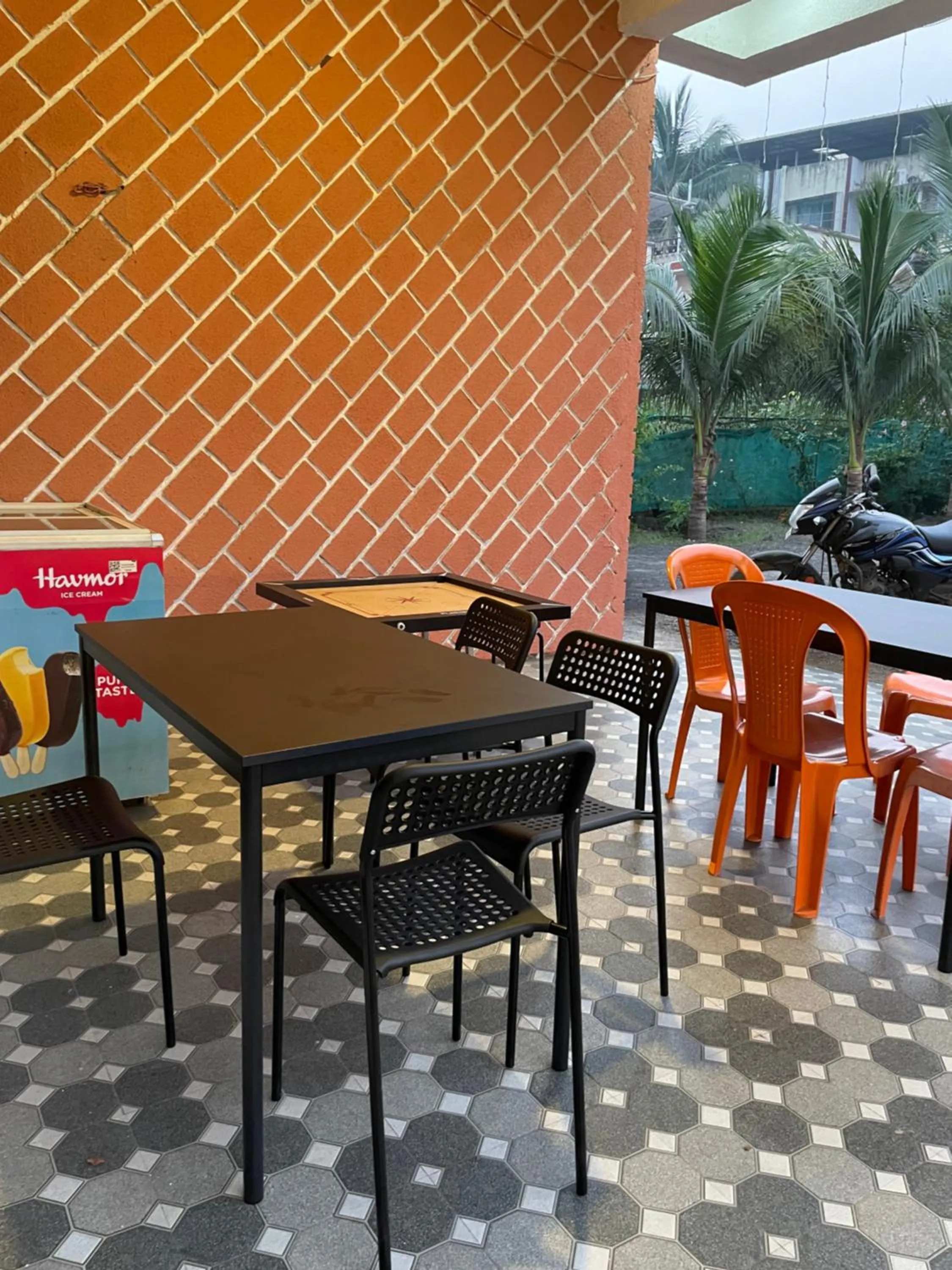 Restaurant/places to eat in Scarlet Resort