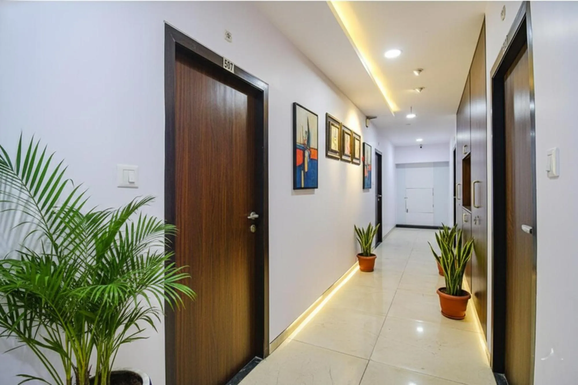 Lobby or reception in FabHotel Rani Tower - Chinar Park