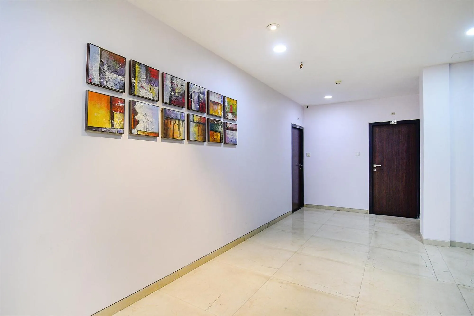 Lobby or reception in FabHotel Rani Tower - Chinar Park