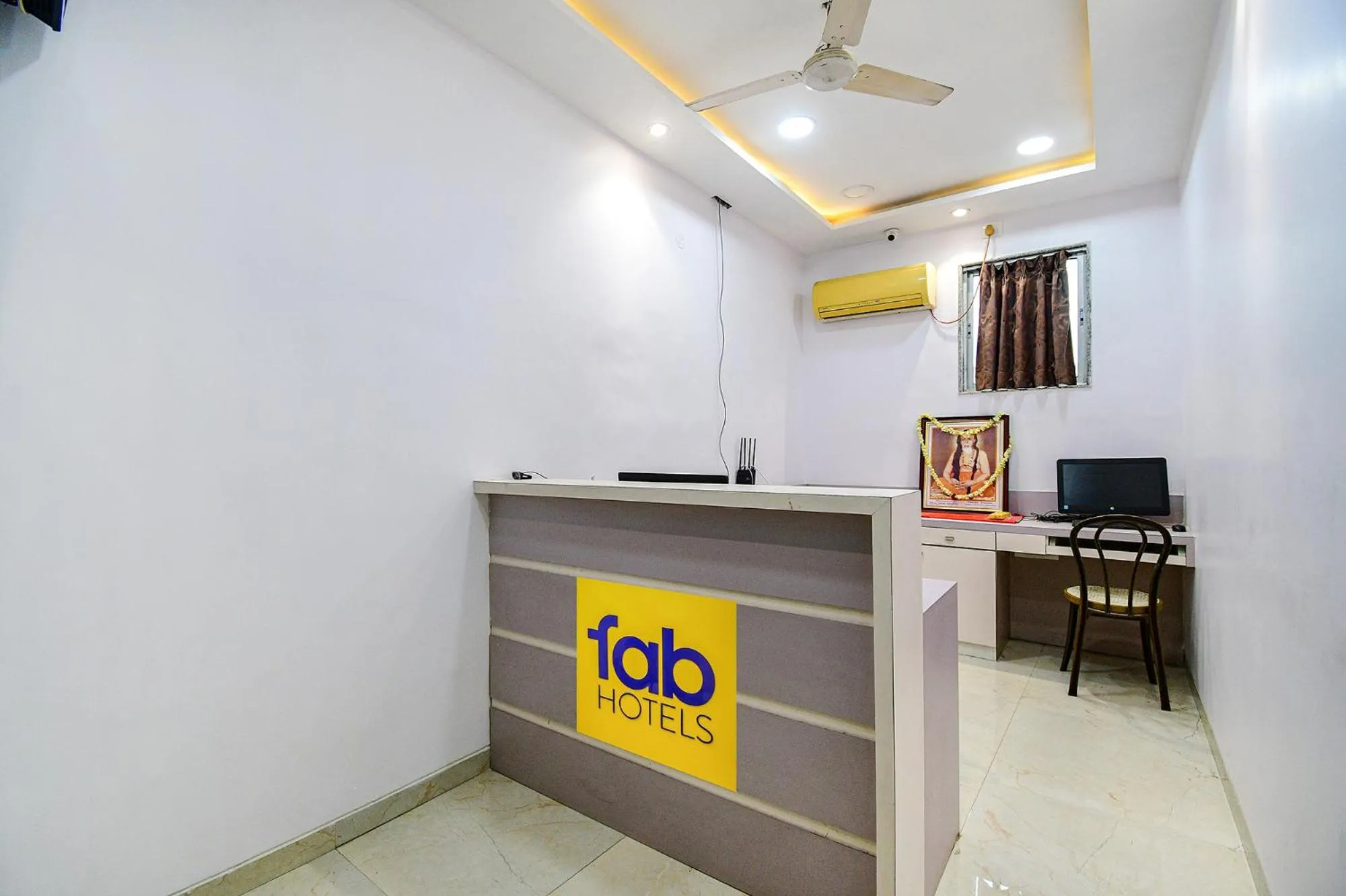 Lobby or reception in FabHotel Rani Tower - Chinar Park
