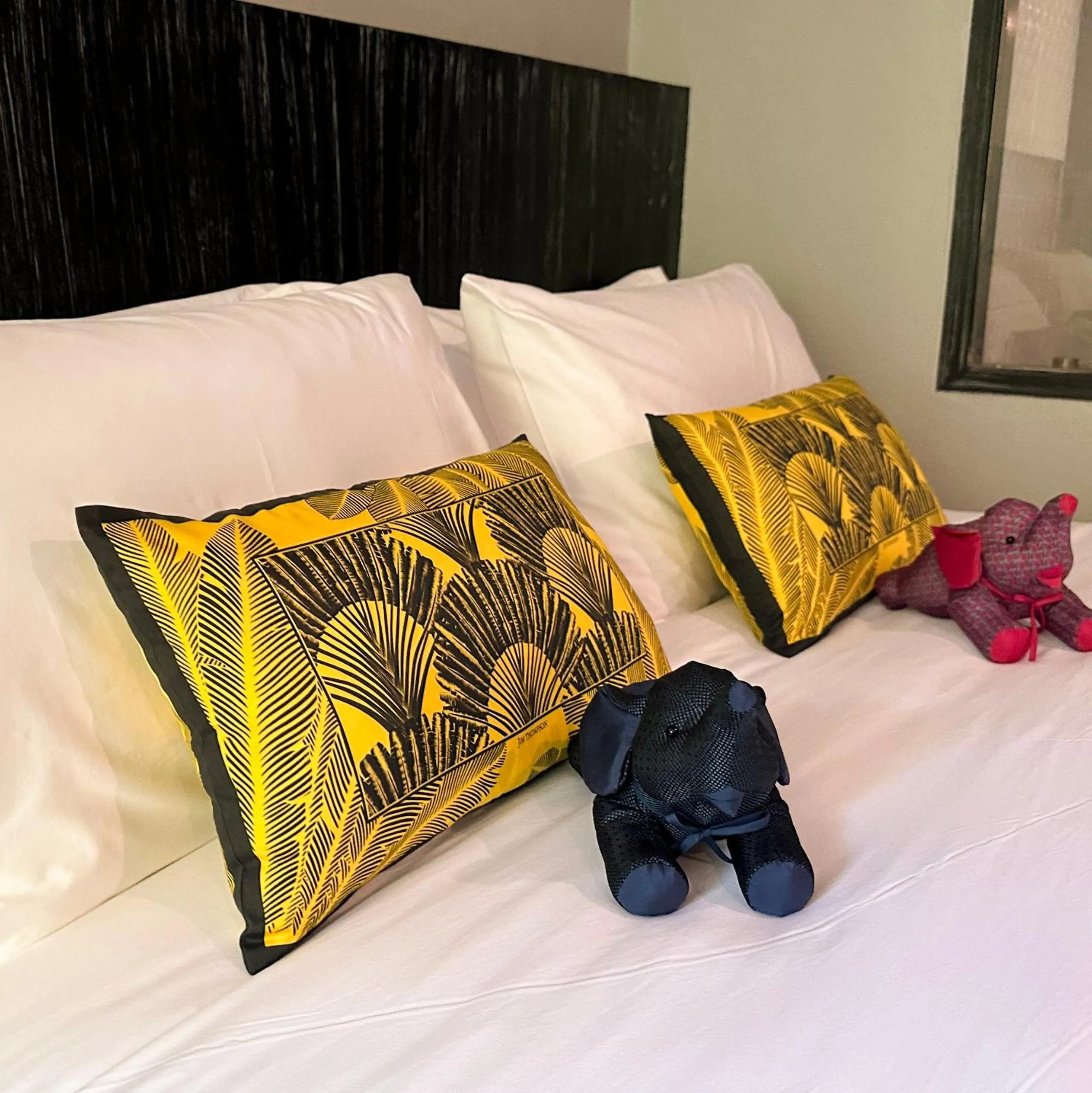 Bed in JALMIN Hotel Samui