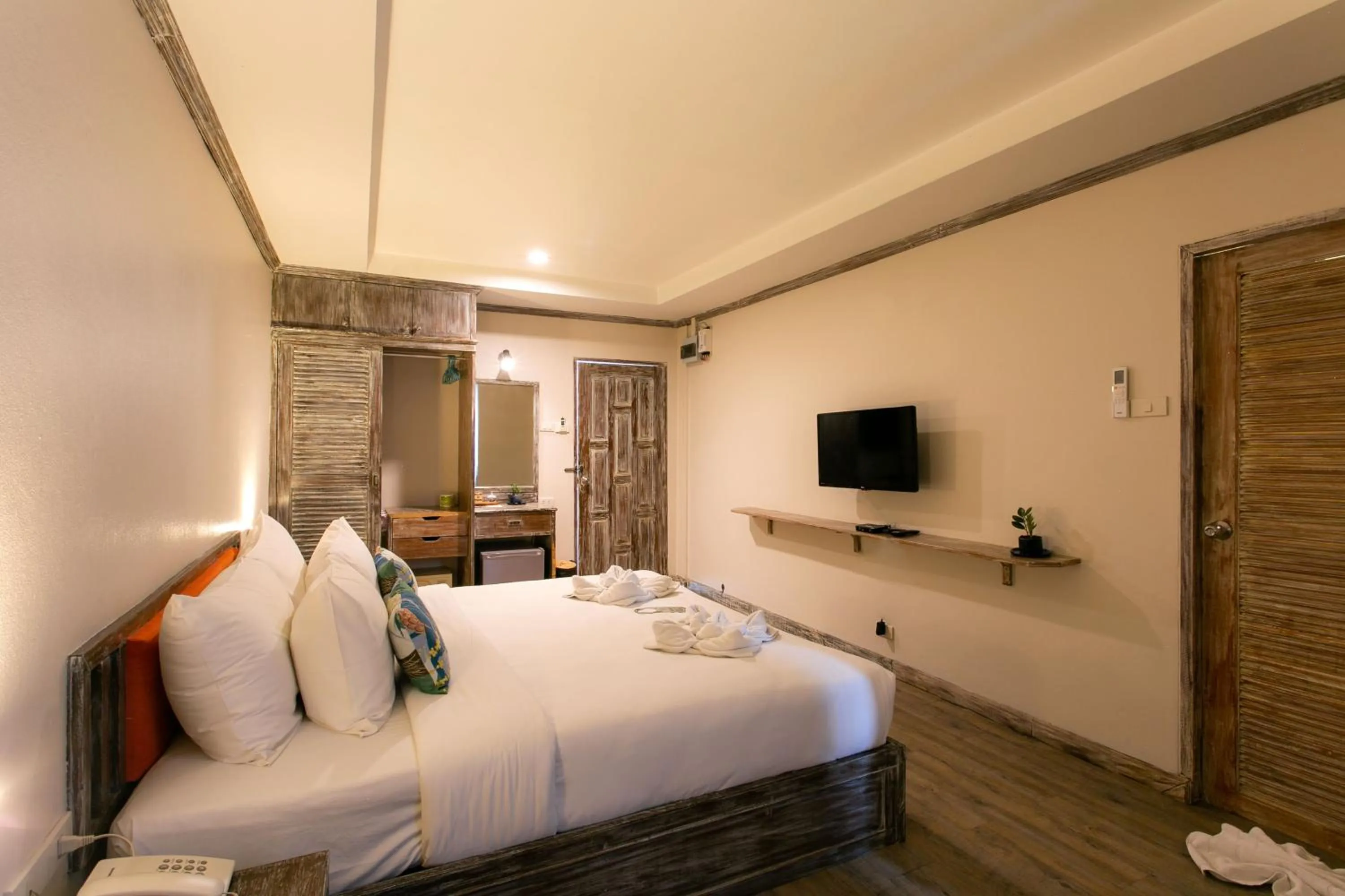 Bed in JALMIN Hotel Samui