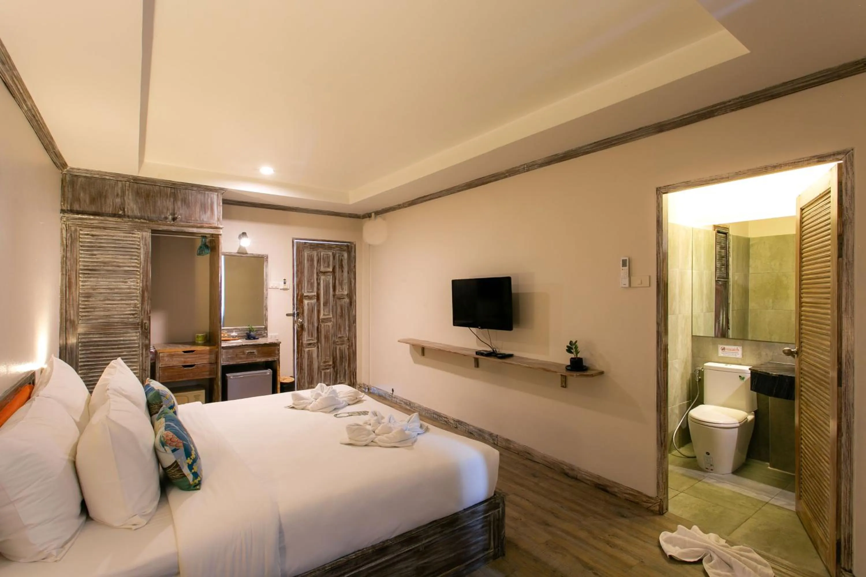 Bed in JALMIN Hotel Samui