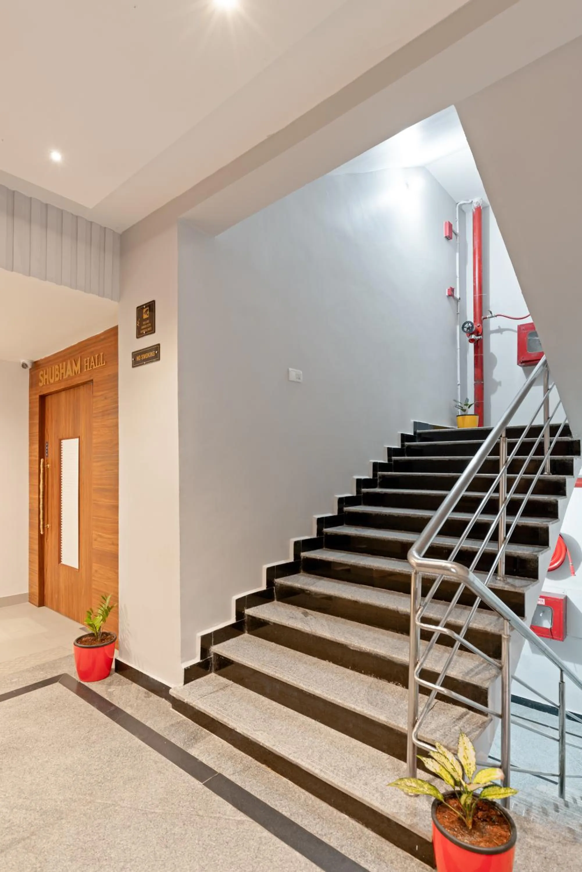 Restaurant/places to eat in The Elite Hotel