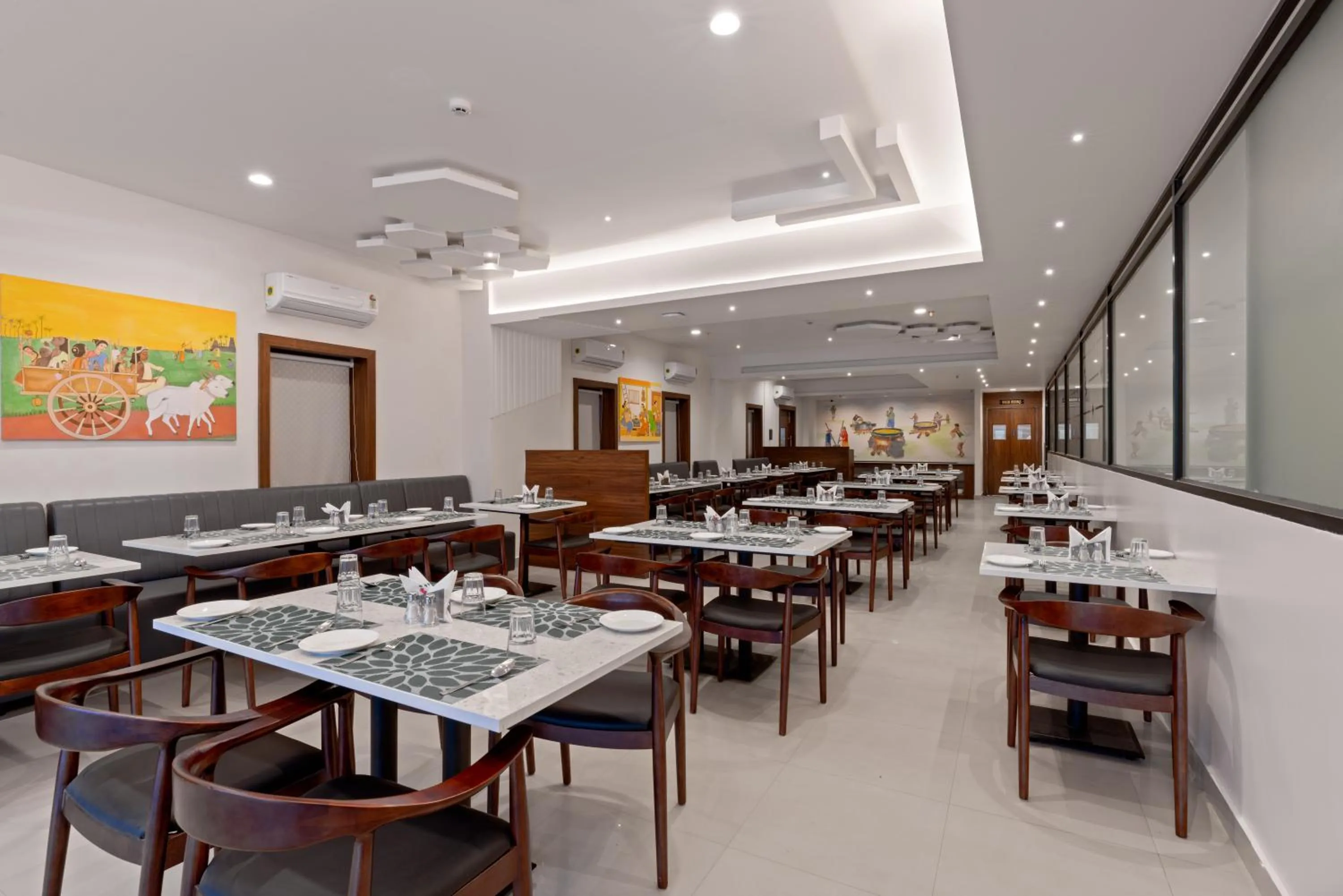 Restaurant/places to eat in The Elite Hotel