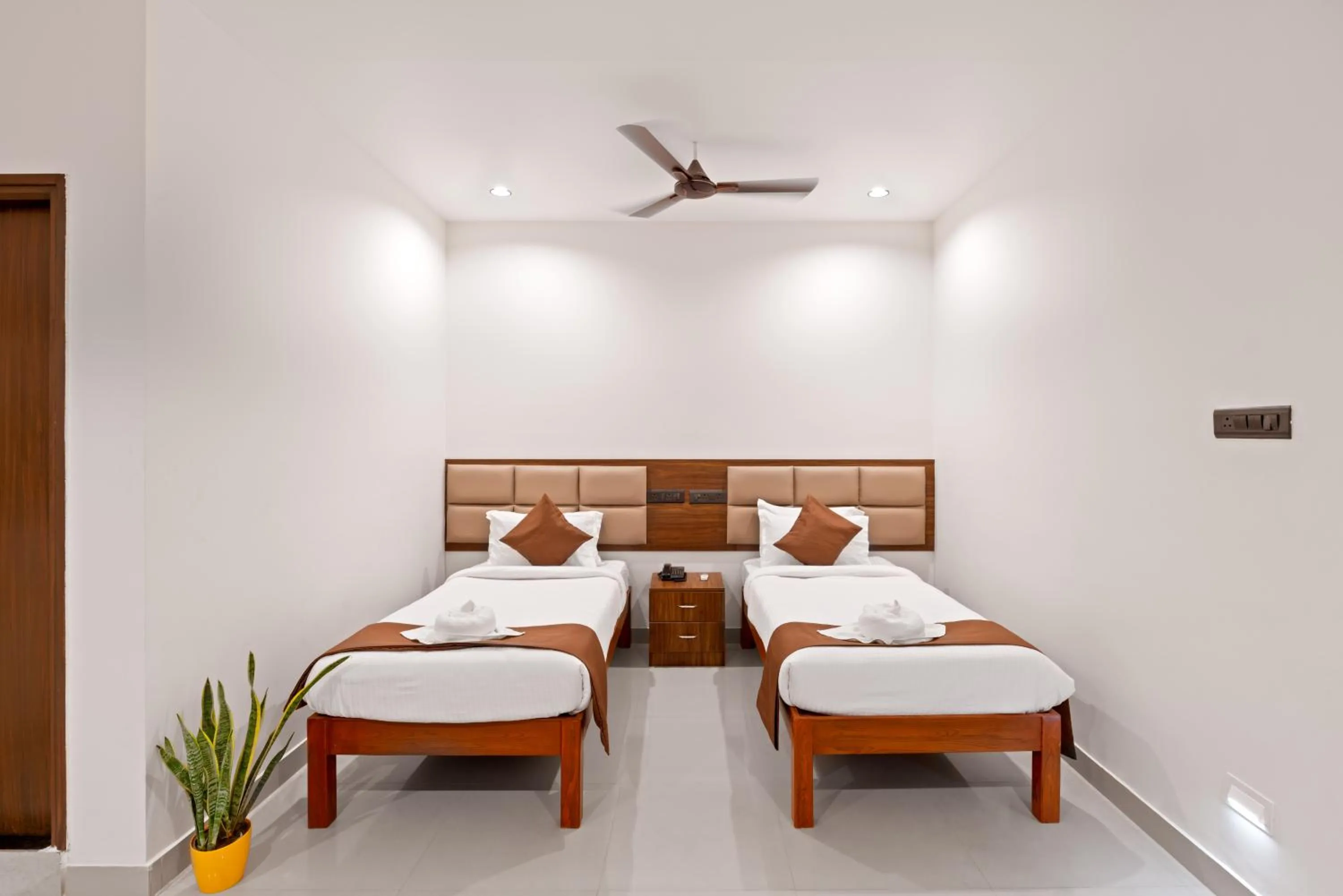 Living room, Bed in The Elite Hotel