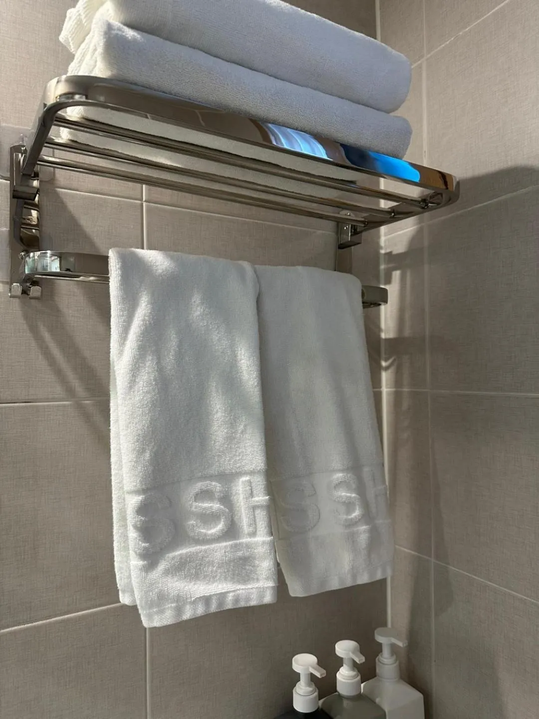 Bathroom in SSH Icon Hostel