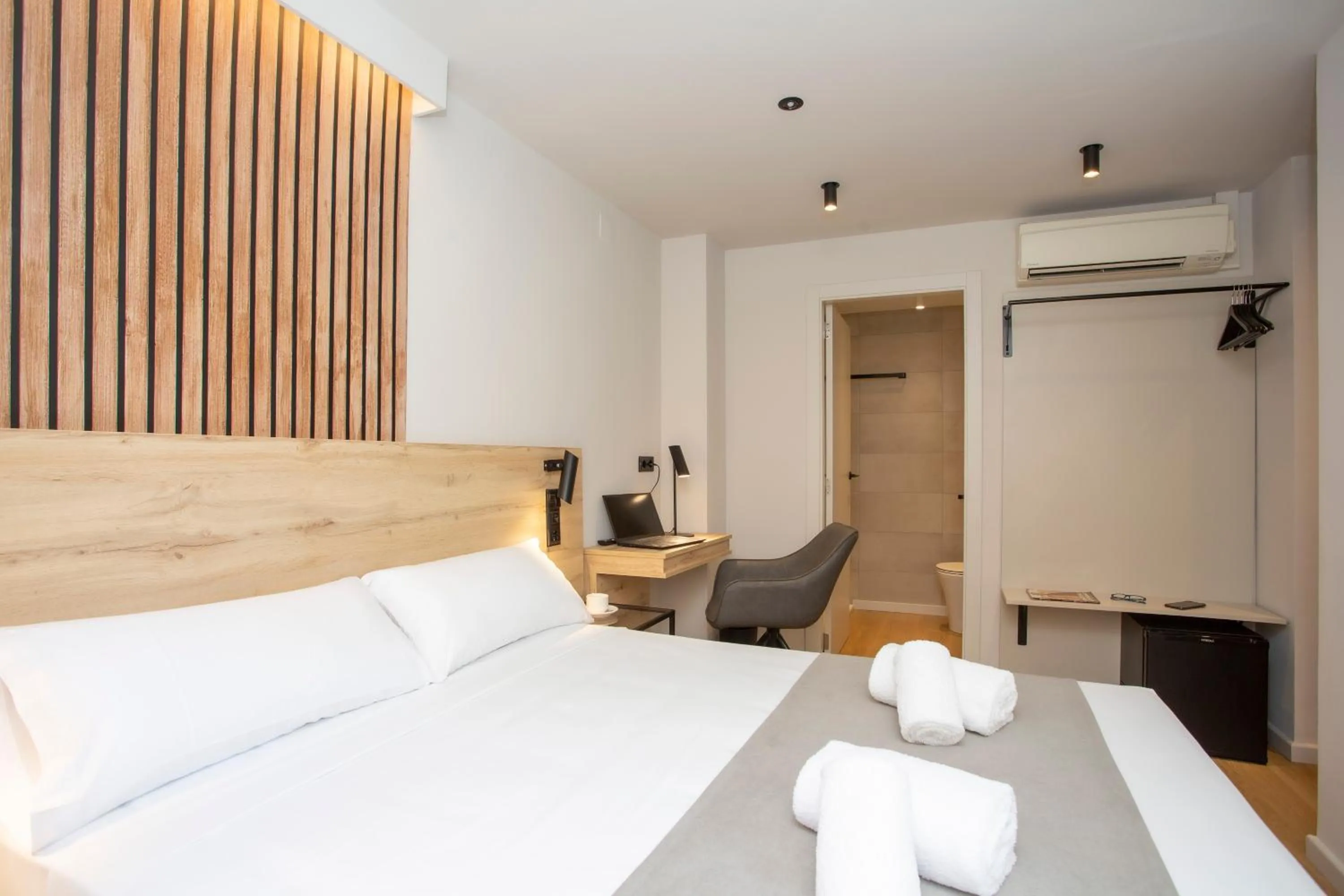 Bed in Aila II Hotel Boutique by SingularStays - Digital Access