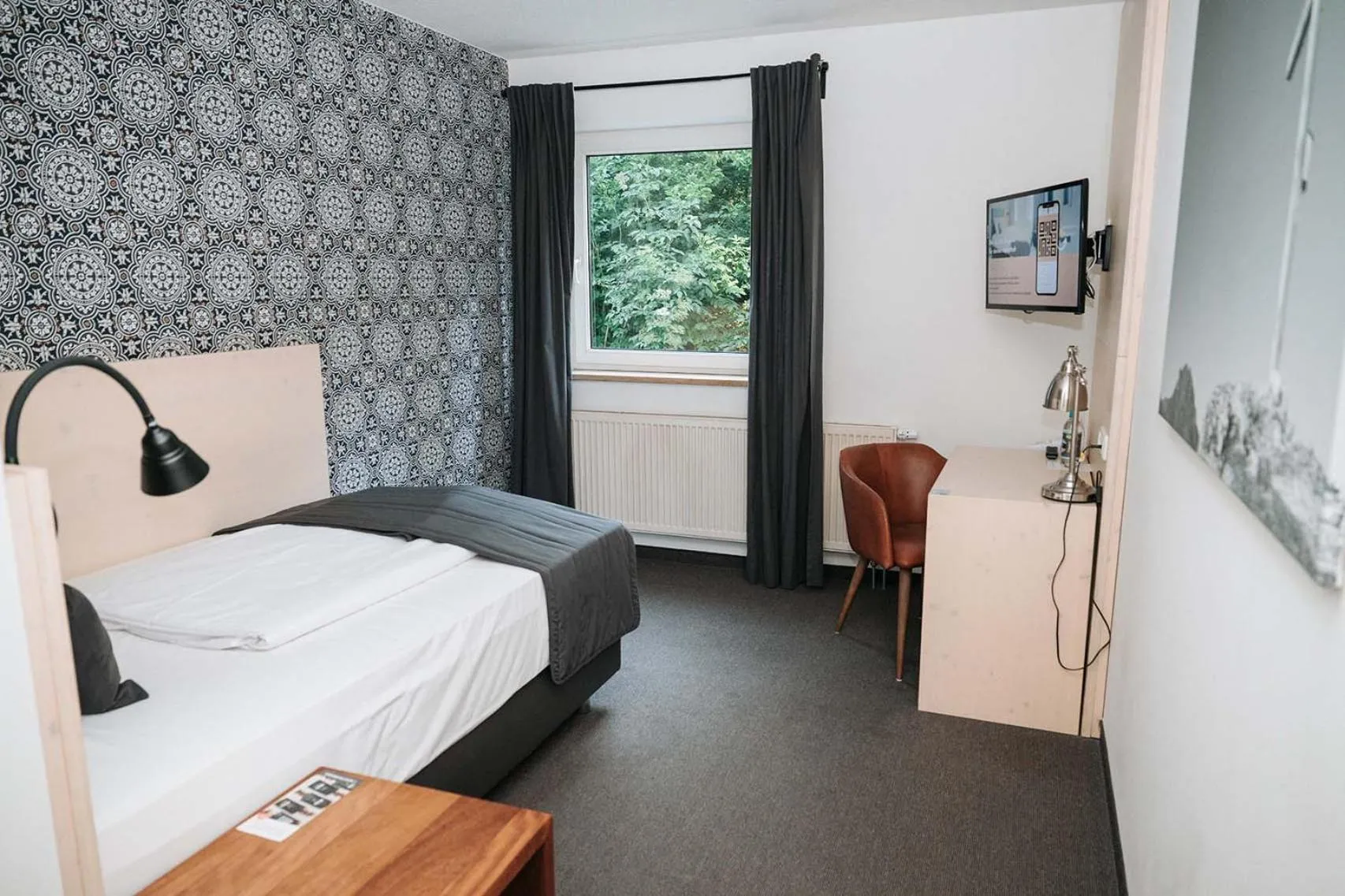 Photo of the whole room, Bed in Alpenglühen Smart Hotel