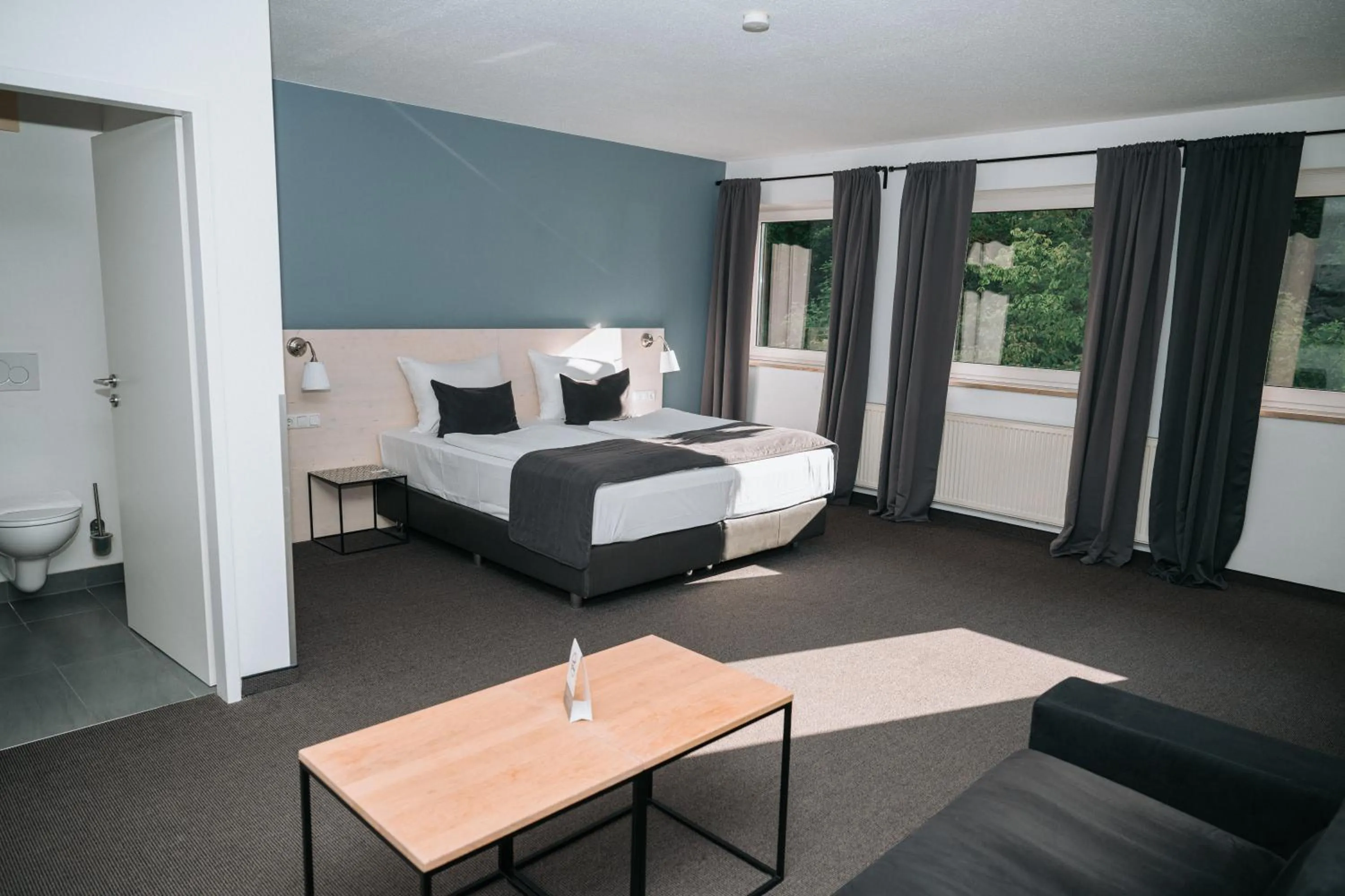 Photo of the whole room, Bed in Alpenglühen Smart Hotel