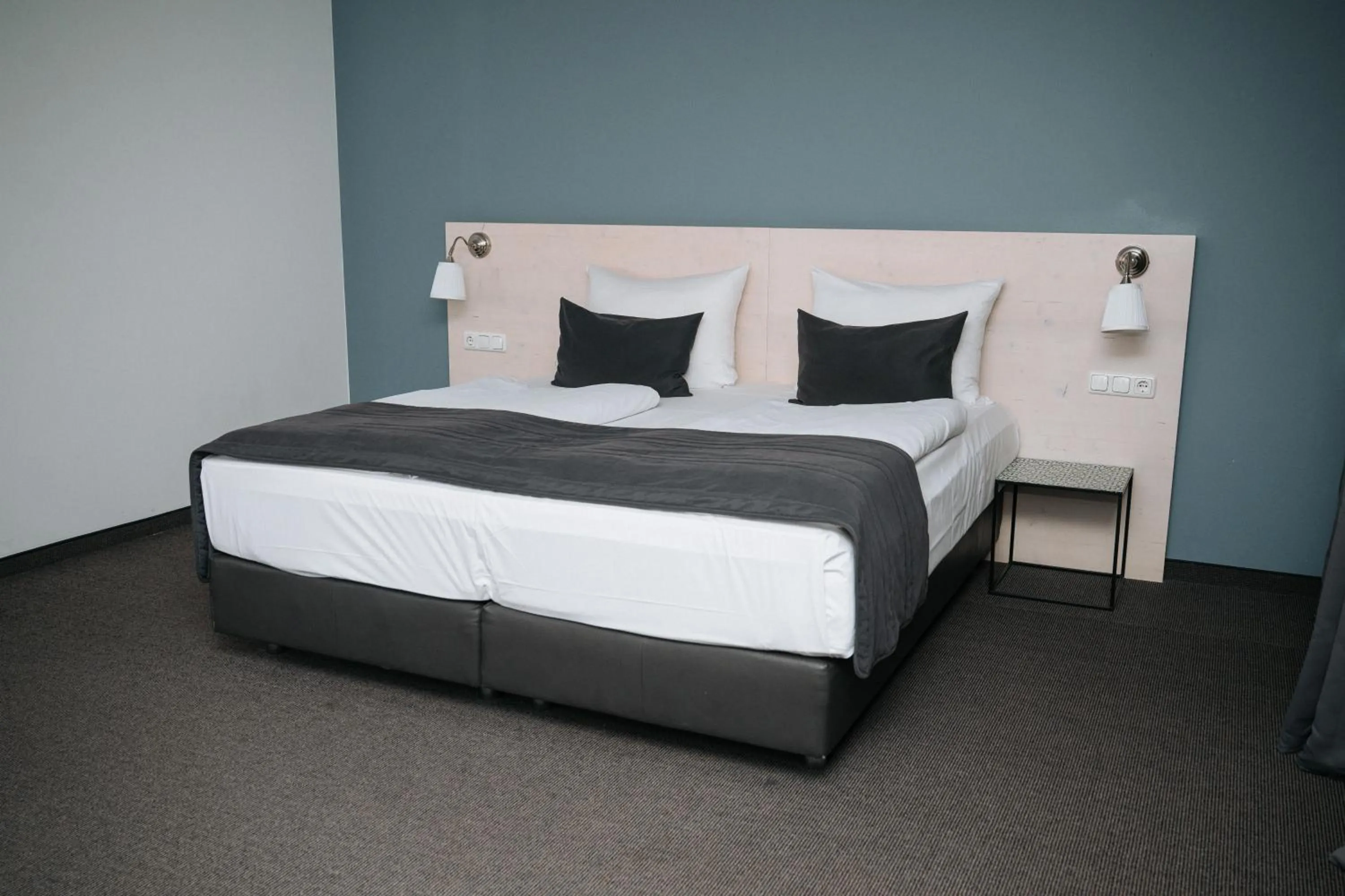 Photo of the whole room, Bed in Alpenglühen Smart Hotel