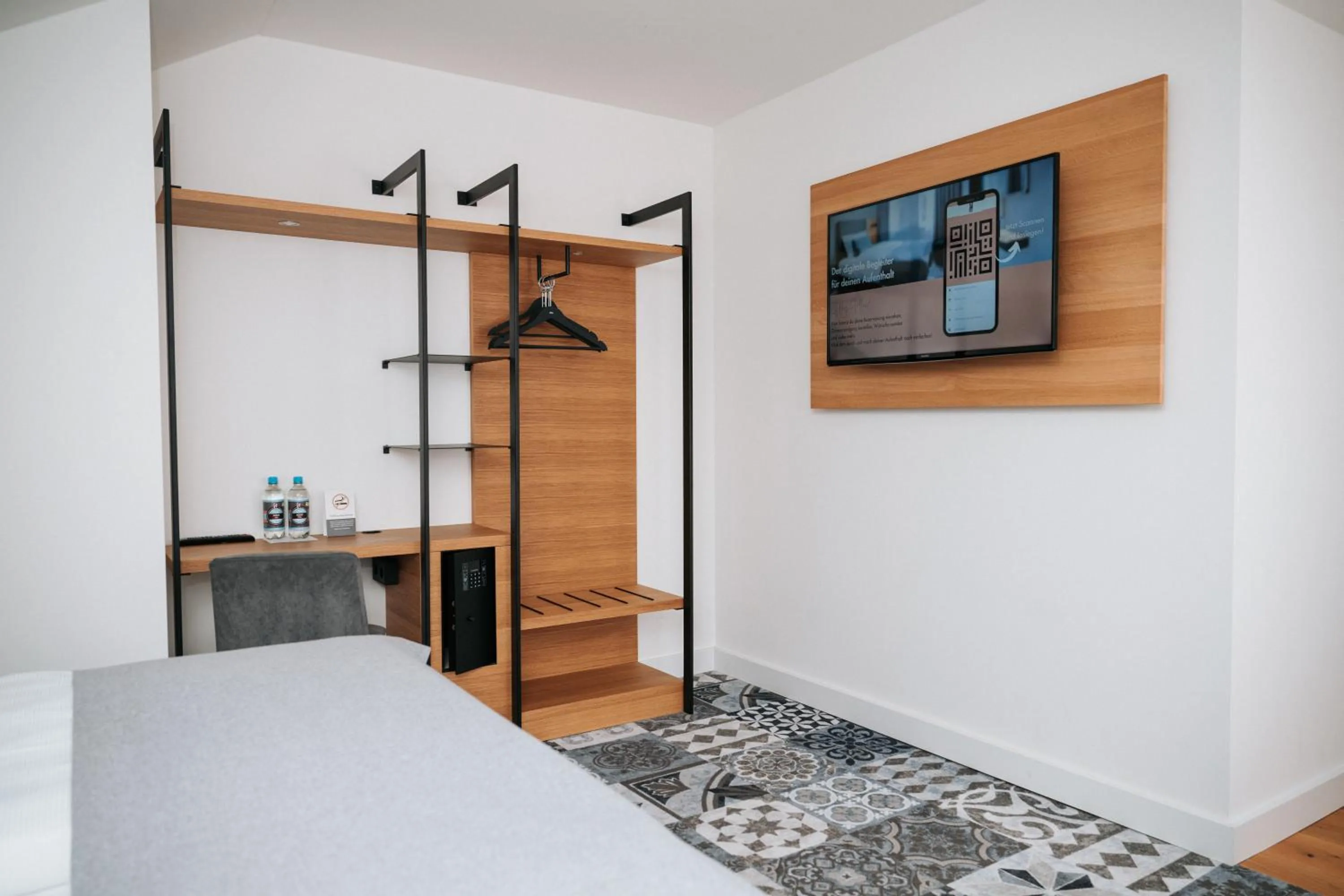 Photo of the whole room, Bed in Alpenglühen Smart Hotel