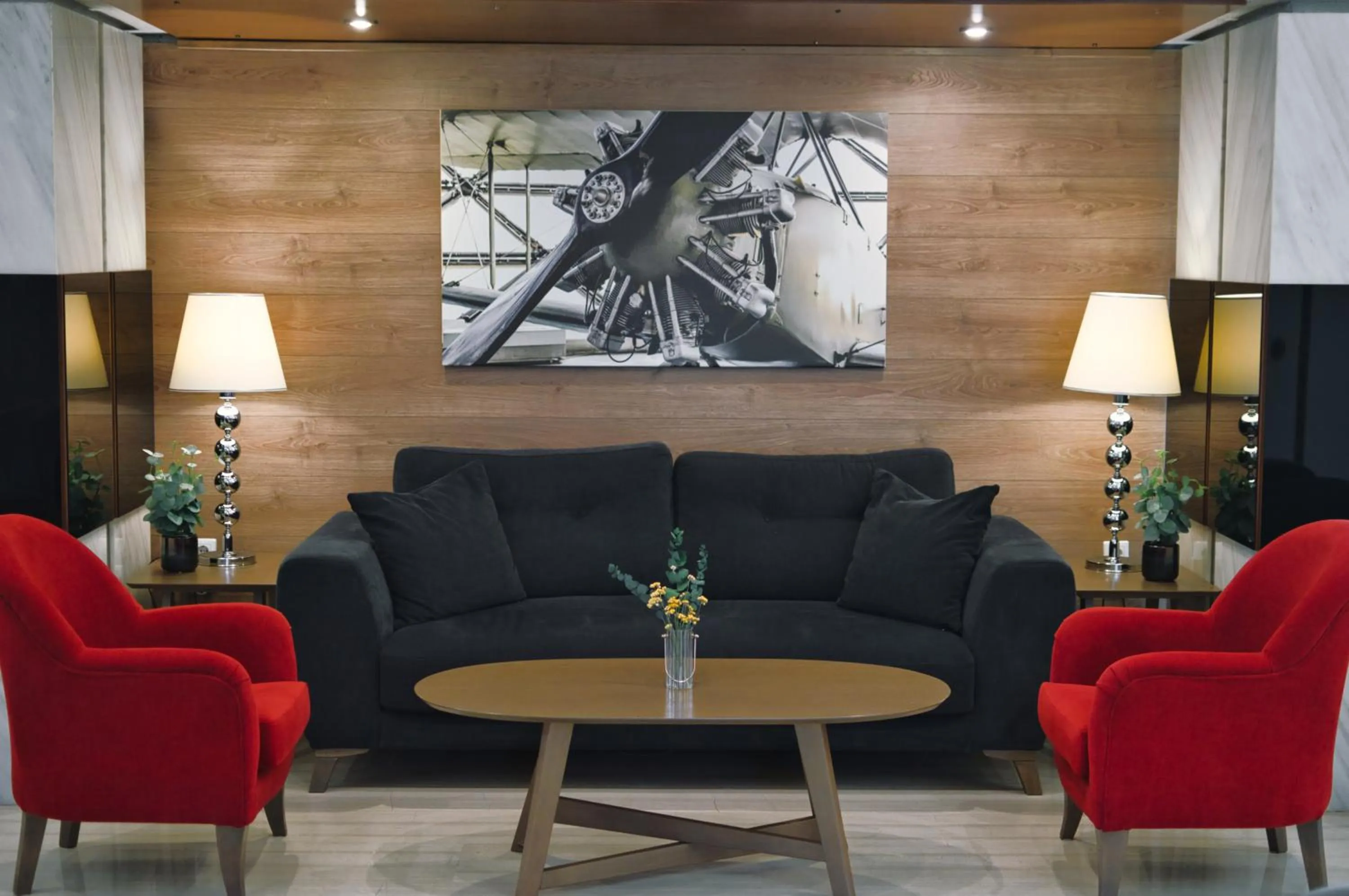 Communal lounge/ TV room in Acropol Hotel