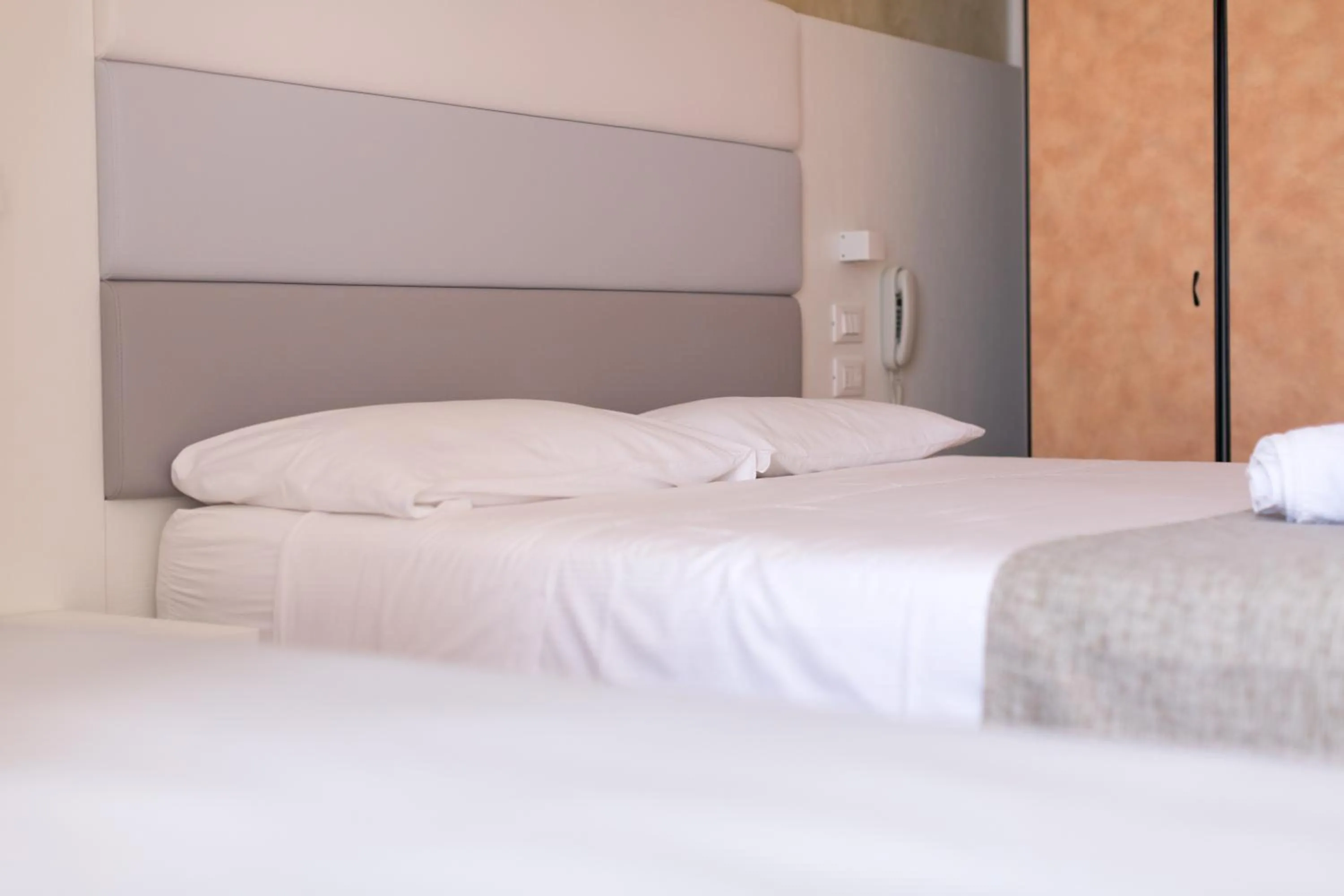 Bedroom, Bed in Hotel Albatros