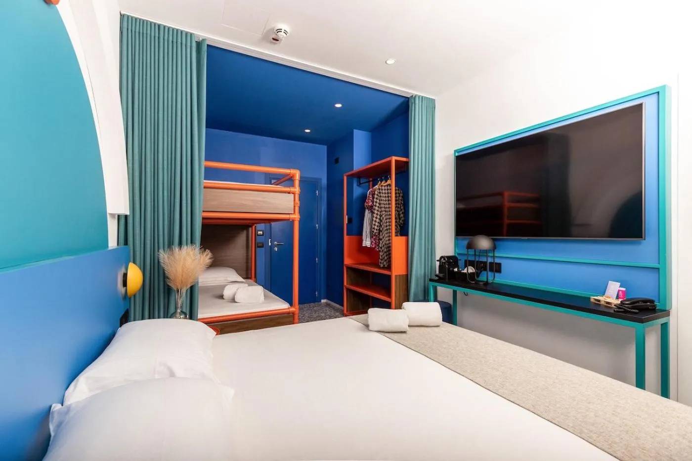 Bedroom, Bed in Hotel Albatros