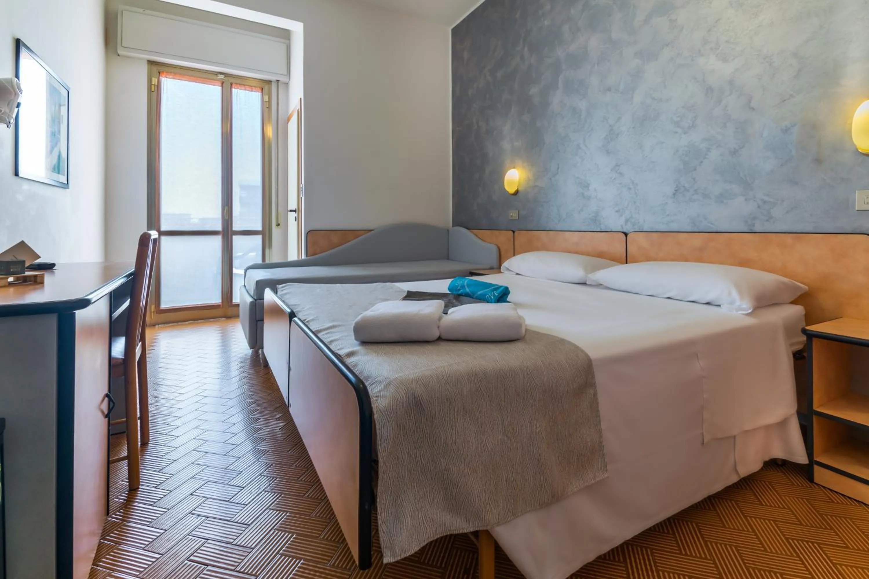Bedroom, Bed in Hotel Albatros