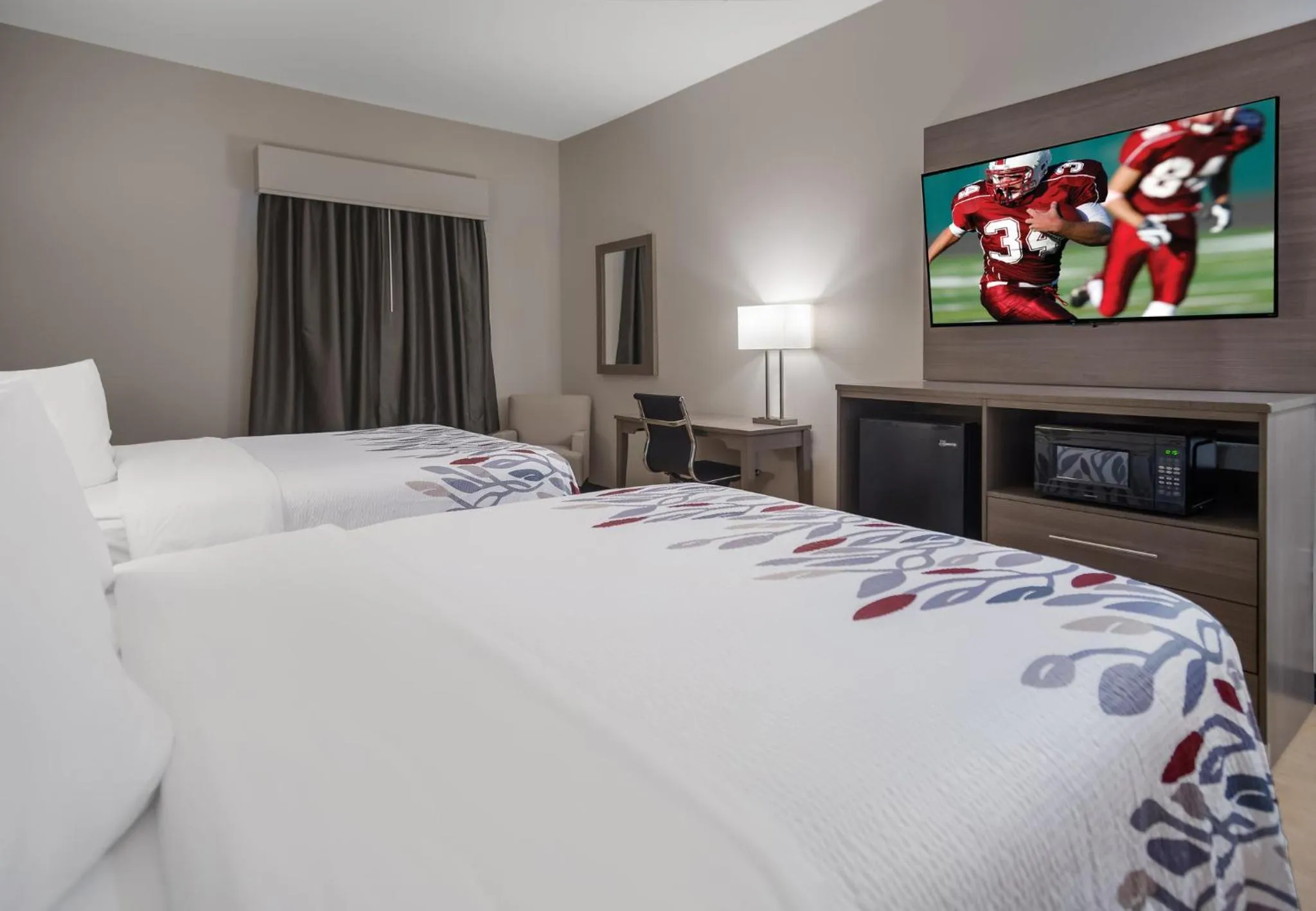 Photo of the whole room, Bed in Red Roof Inn Lancaster, TX