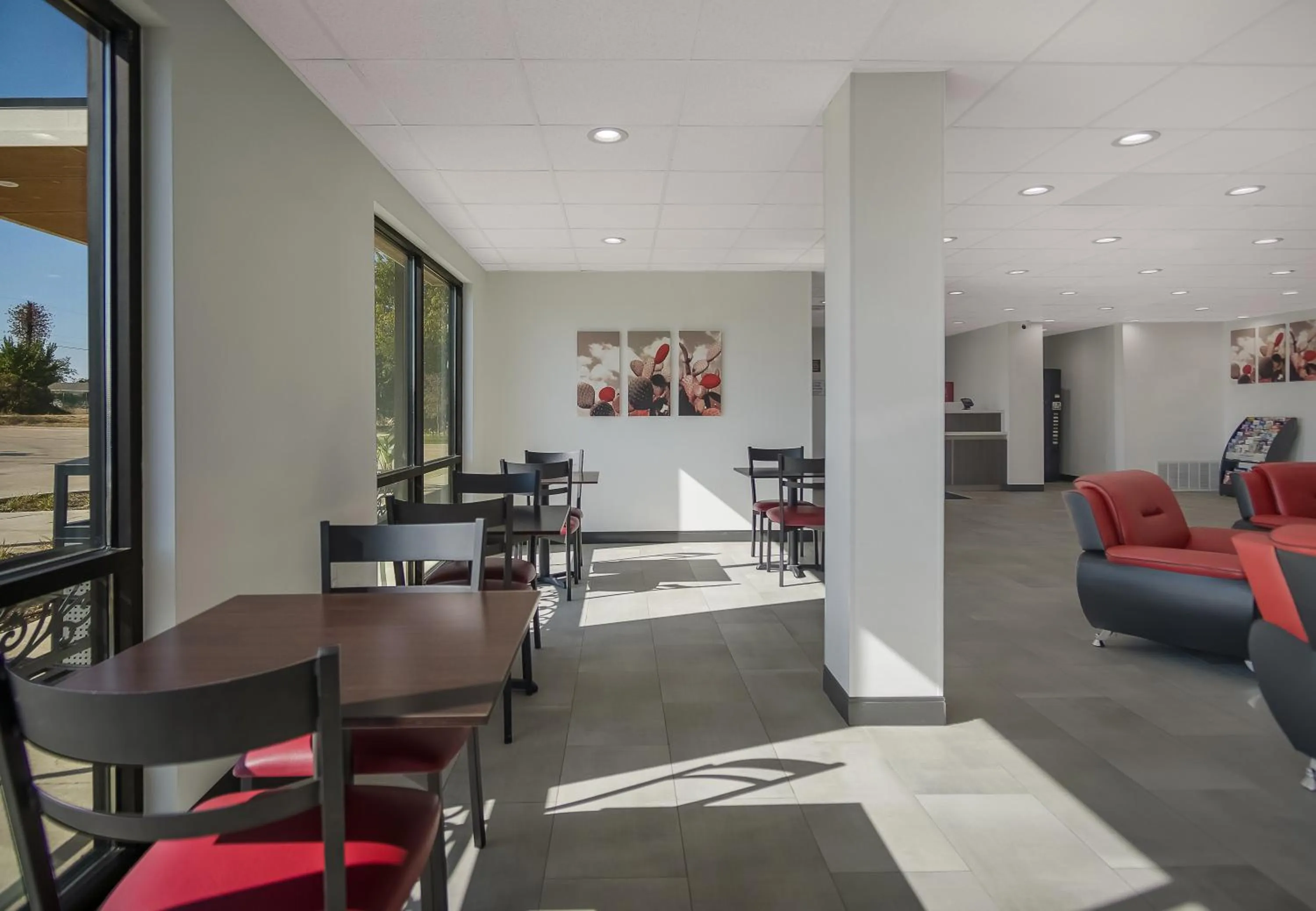 Seating area in Red Roof Inn Lancaster, TX