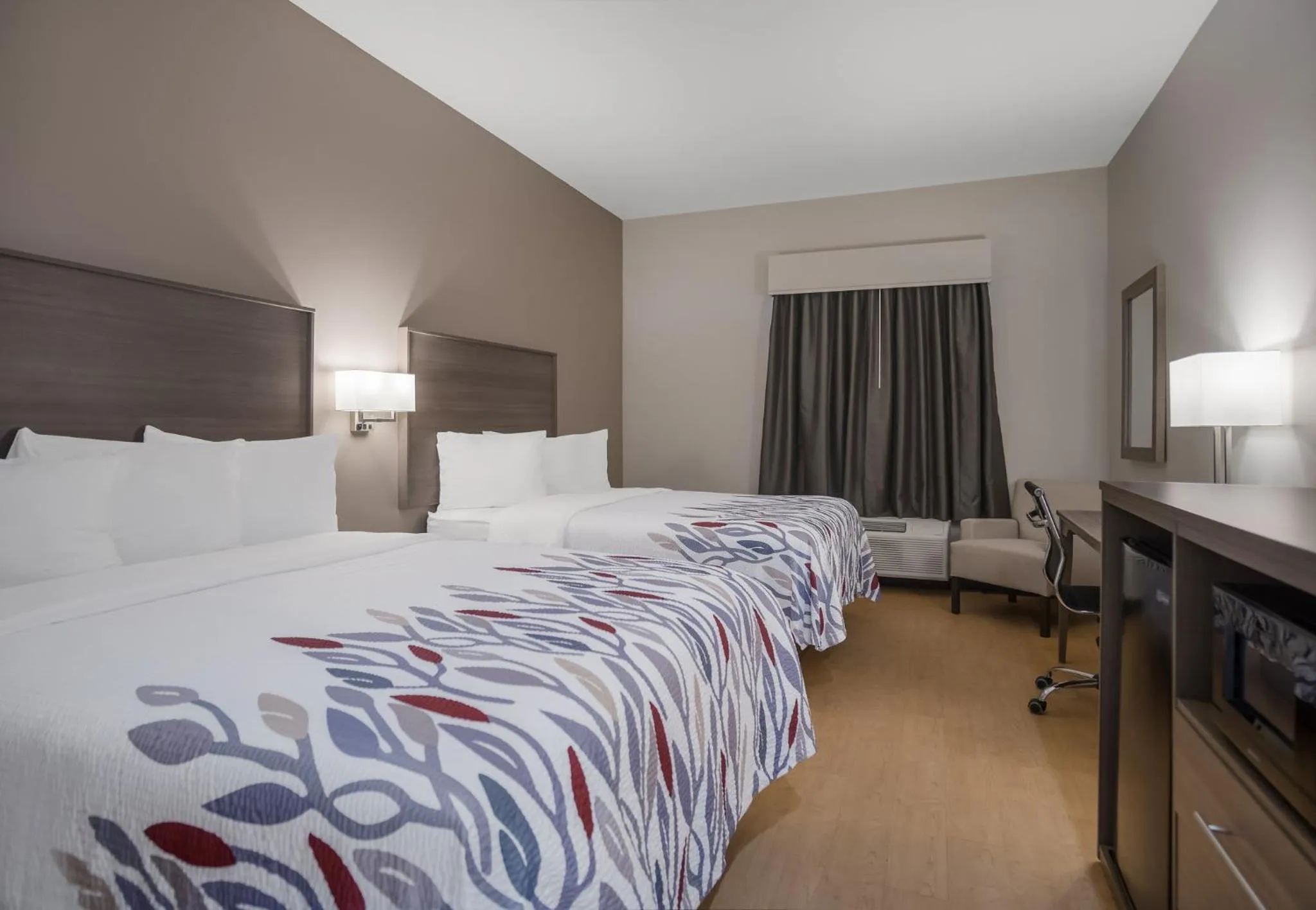 Photo of the whole room, Bed in Red Roof Inn Lancaster, TX