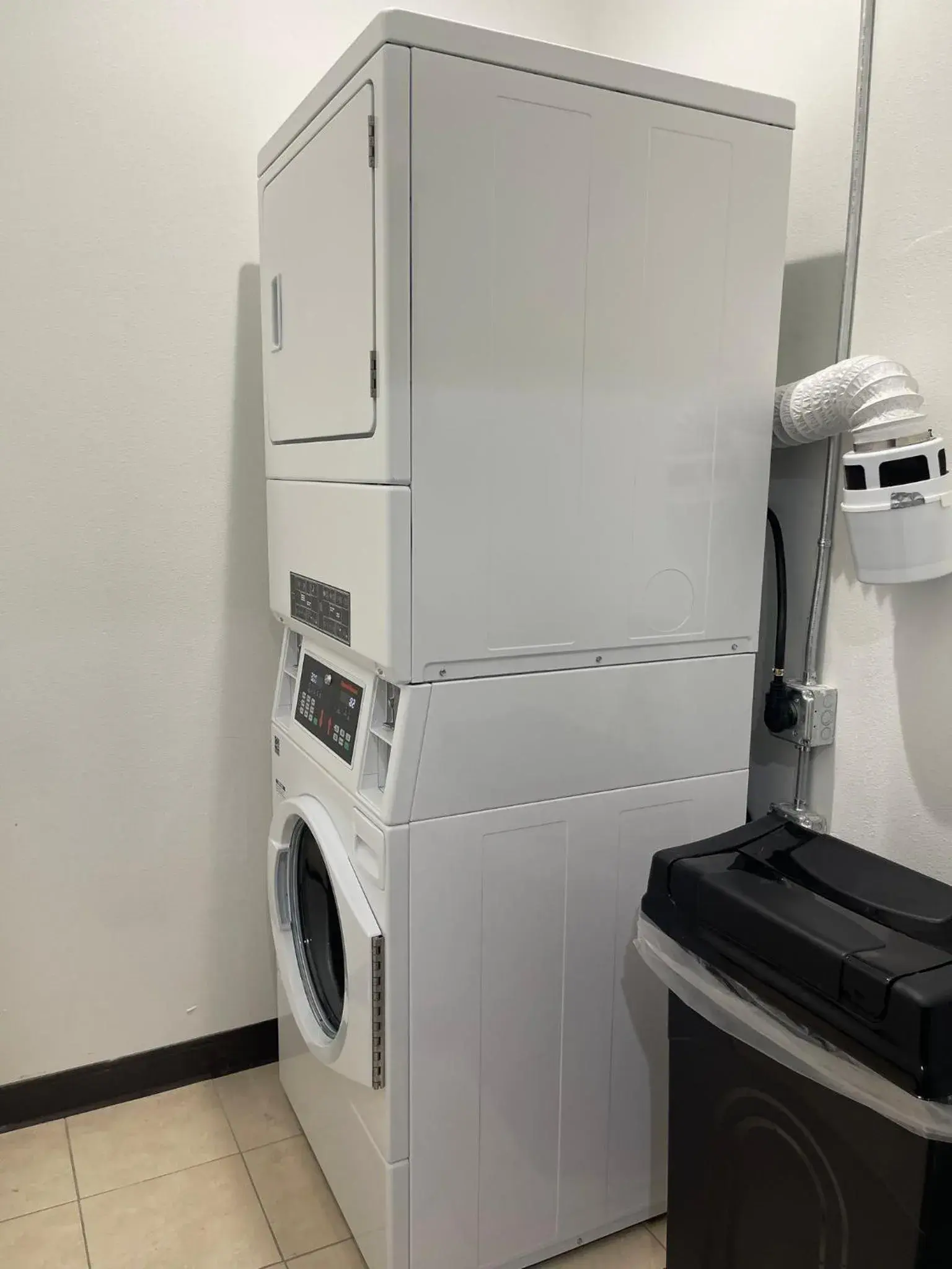 washing machine in Red Roof Inn Lancaster, TX washing machine in Red Roof Inn Lancaster, TX