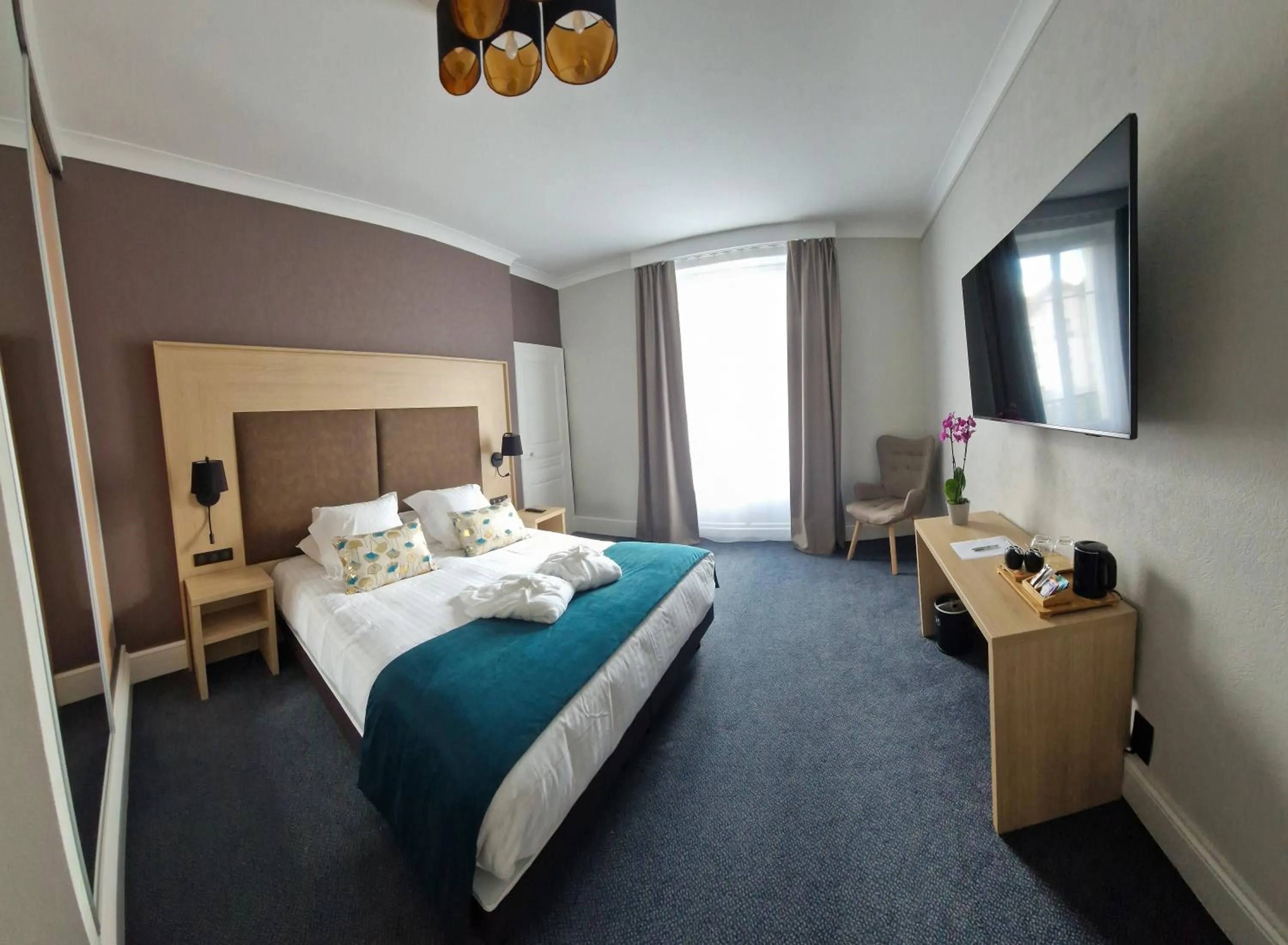 Bedroom, Bed in La Souveraine