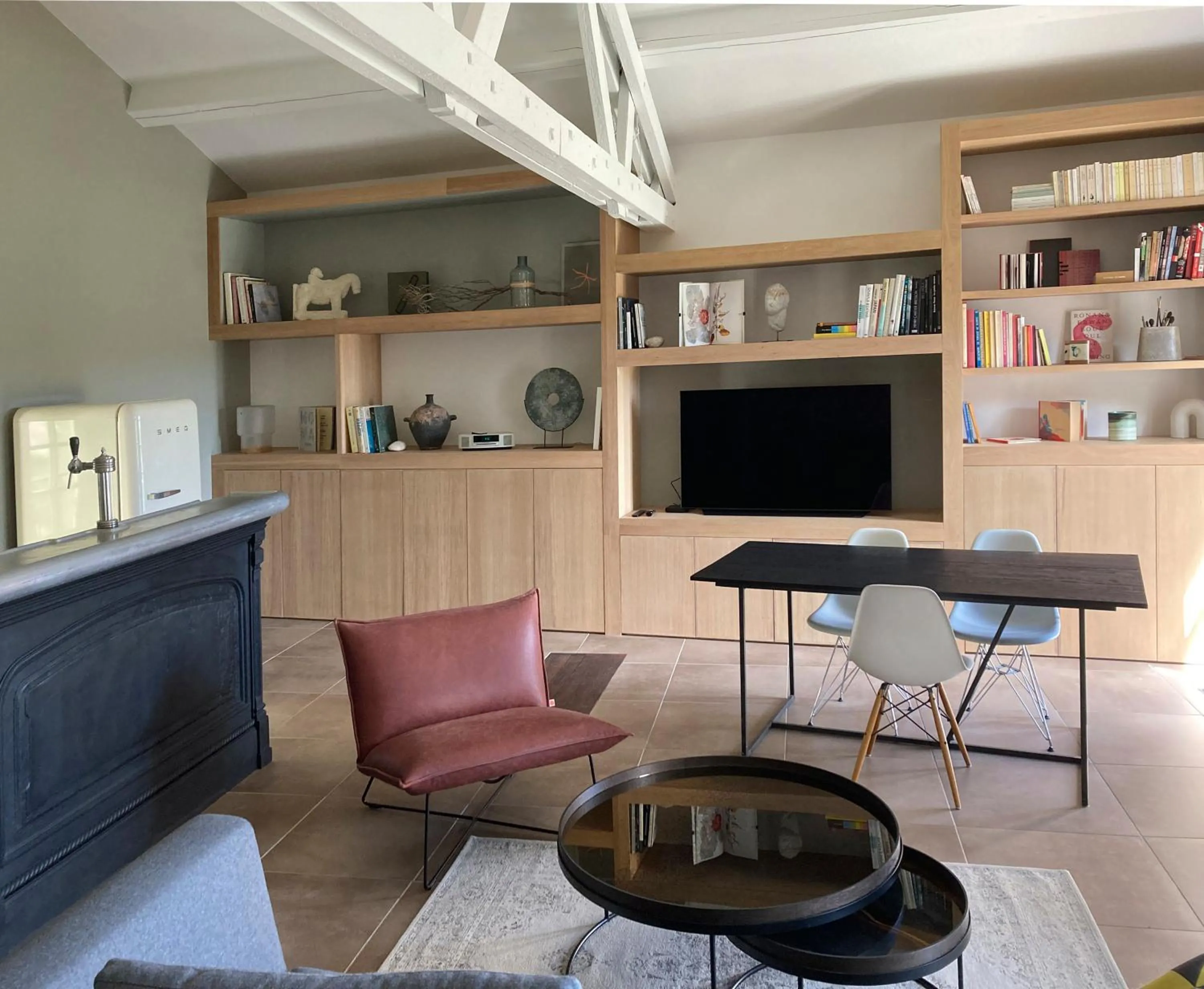 Communal lounge/ TV room in le secret du chat