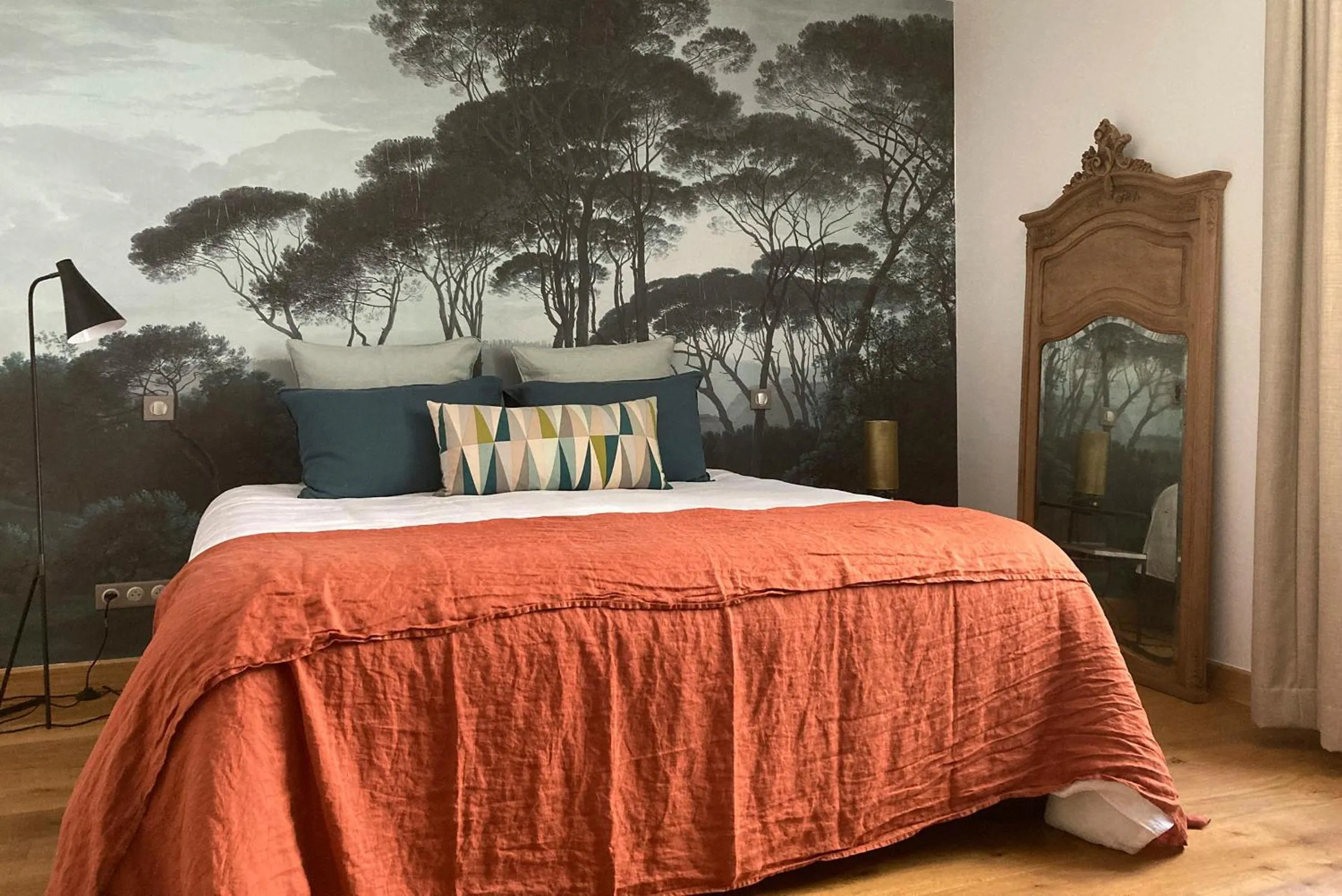 Decorative detail, Bed in le secret du chat